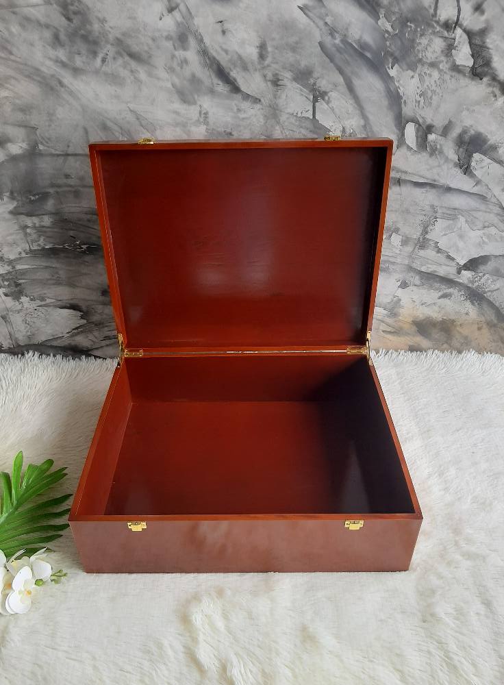 กล่องฝาล็อคสีประดู่