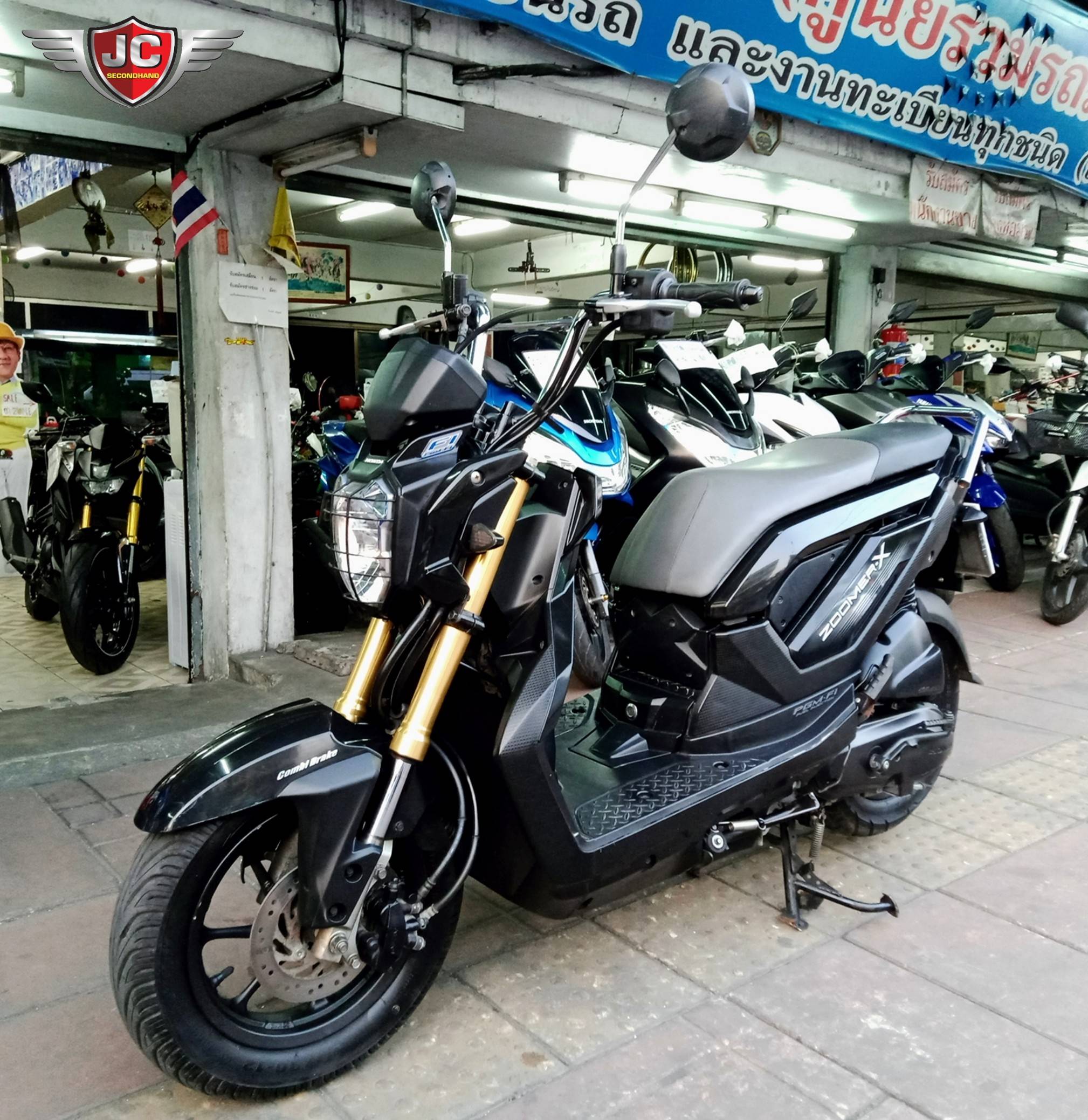 “รถบ้านมือเดียวขนานแท้” HONDA ZOOMER-X ตัว TOP จดทะเบียนปี56 สภาพสวยเดิมพร้อมใช้งาน เครื่องดีไม่แกะ ขี่ดีศูนย์ตรง ชุดสีสวยเดิมแท้ทั้งคัน