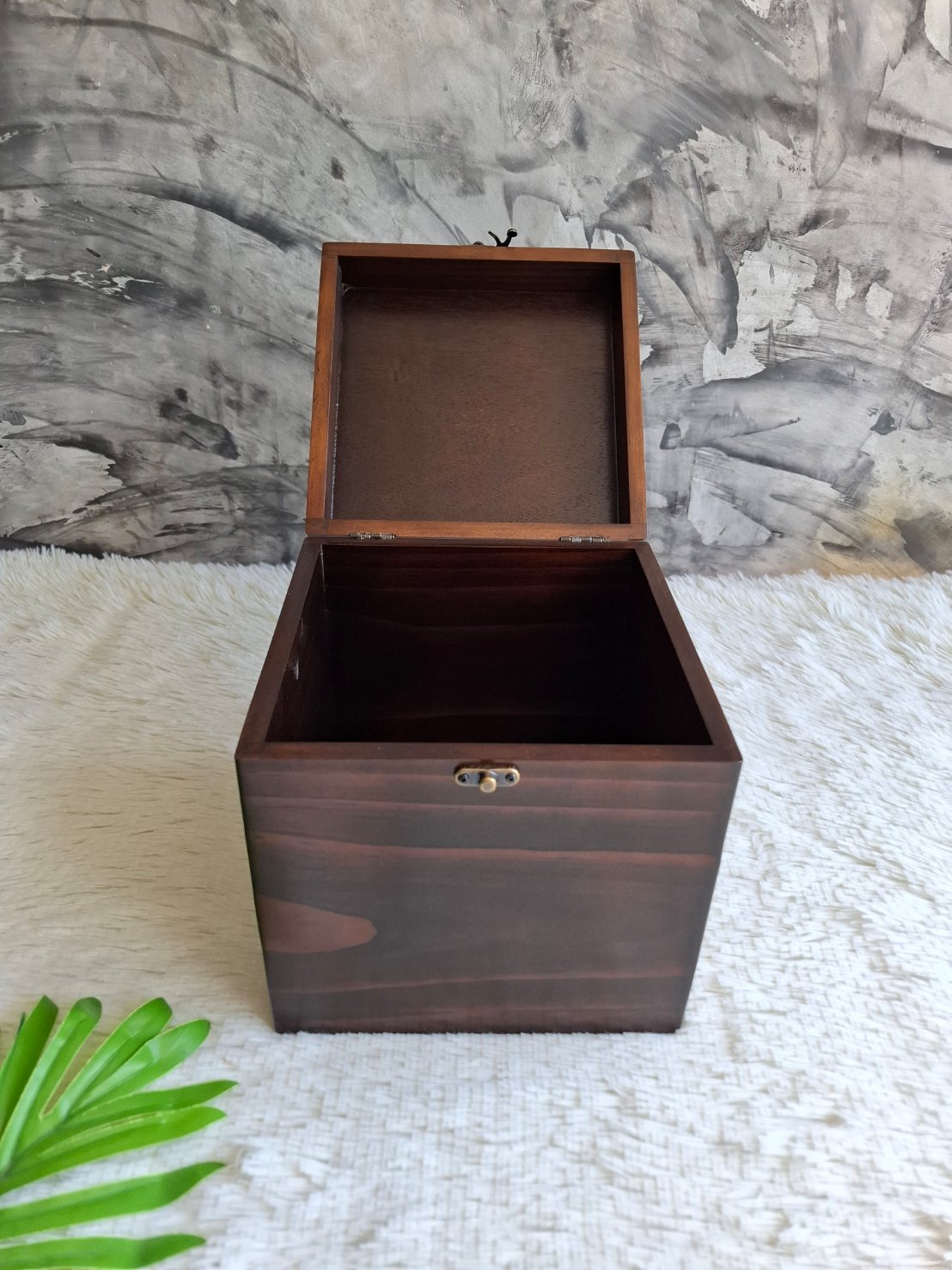 กล่องไม้สนฝาล็อค