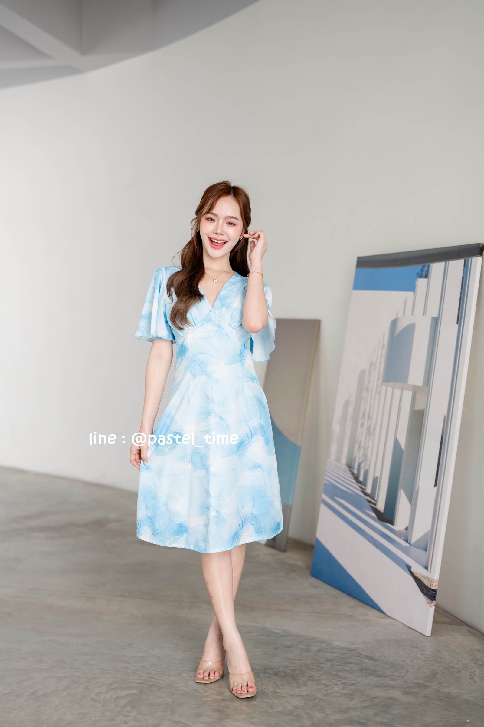 Sassy Marble Midi Dress : Vivid Blue โทนฟ้าสดใส
