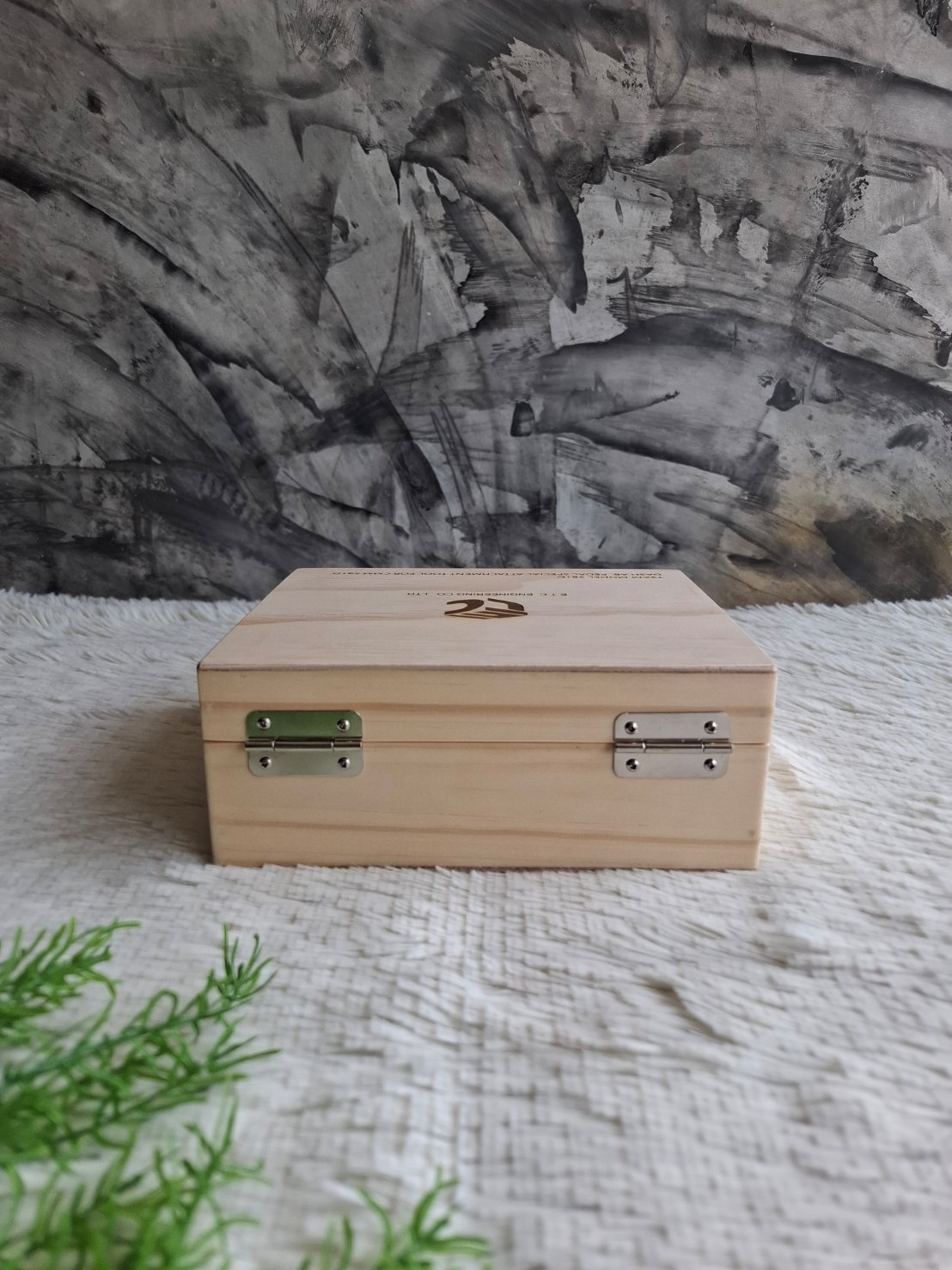 กล่องไม้สนฝาล็อค