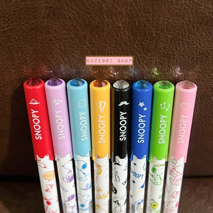ปากกา Glitter Gel ลาย Snoopy จากญี่ปุ่น (Made in Korea) หมึกสีออกแนวเมทัลลิก มีกากเพชร หัว 1.0 มี 8 สีให้เลือก