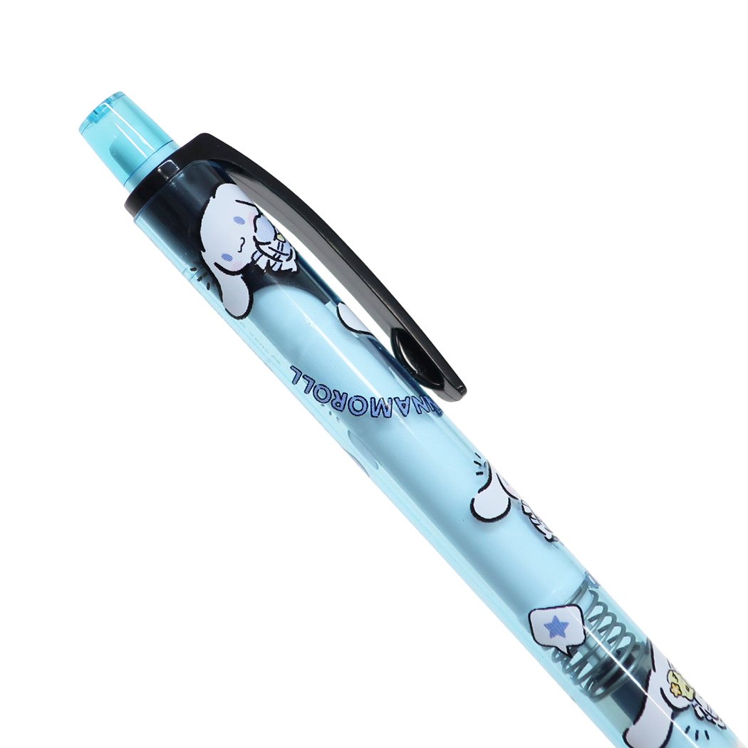 ดินสอกด Kurutoga ลาย Cinnamoroll สีฟ้า แบรนด์นี้ขึ้นชื่อด้านมีระบบเหลาไส้เองในตัวดินสอ ทำให้เวลาเขียนเส้นจะคมชัดตลอด