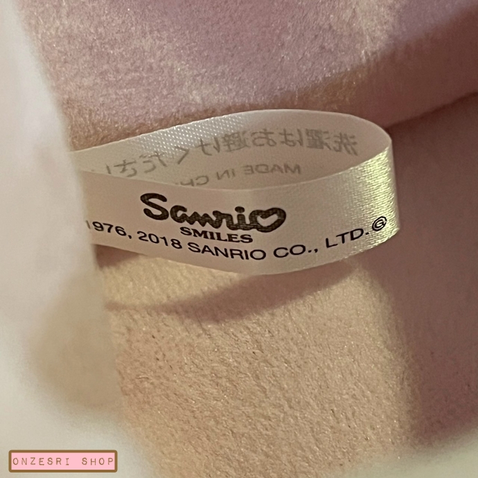 ที่ใส่ของ My Melody Rose ใส่ของเล็กน้อย เครื่องเขียน มือถือ ได้ ไม่มีขายทั่วไป เป็นแบบต้องลุ้นกับทางหน้าร้าน Sanrio ที่ญี่ปุ่นเท่านั้น ขนาด 10 x 9 x 9 ซม.