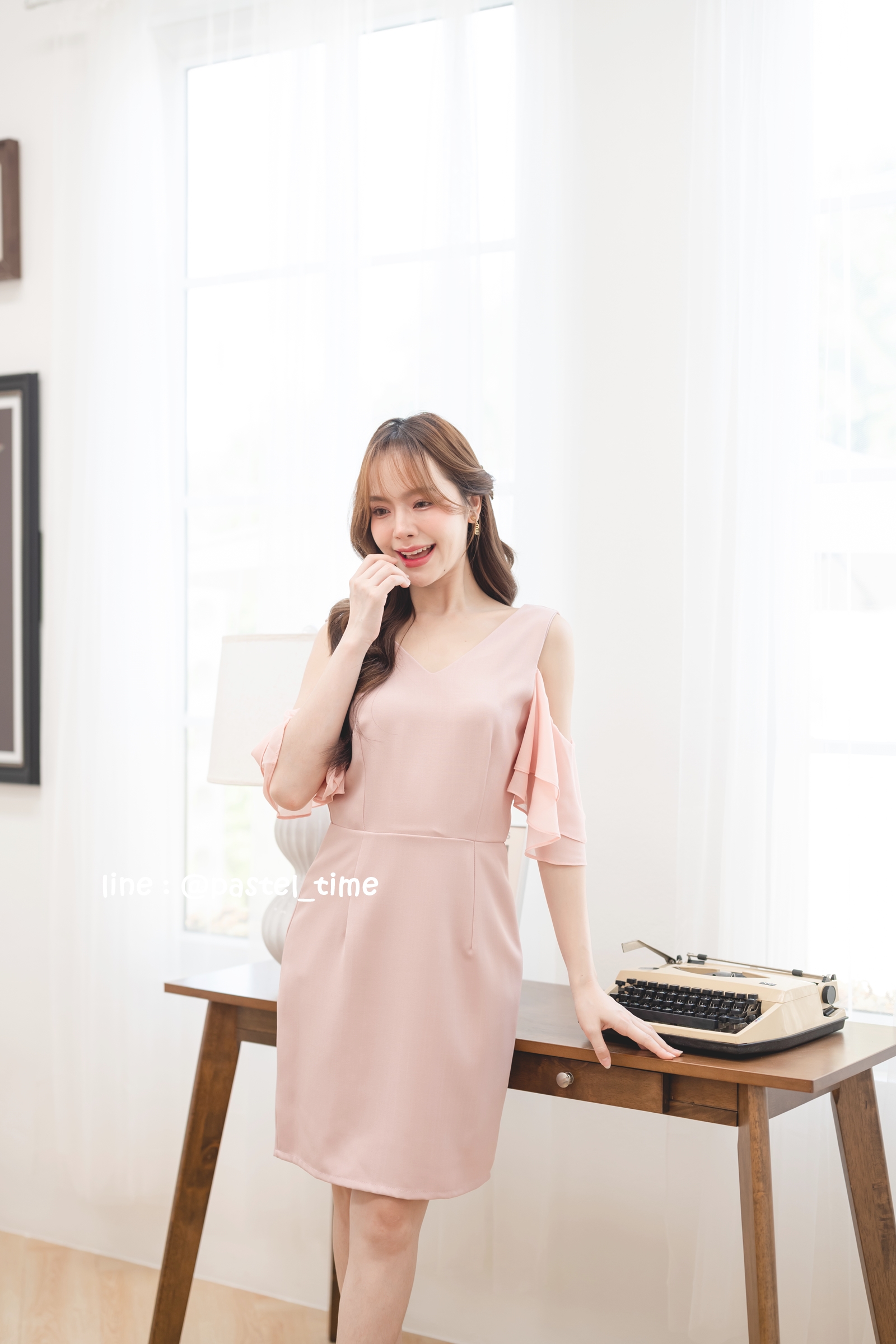 Vela off-shoulder dress : สีชมพู