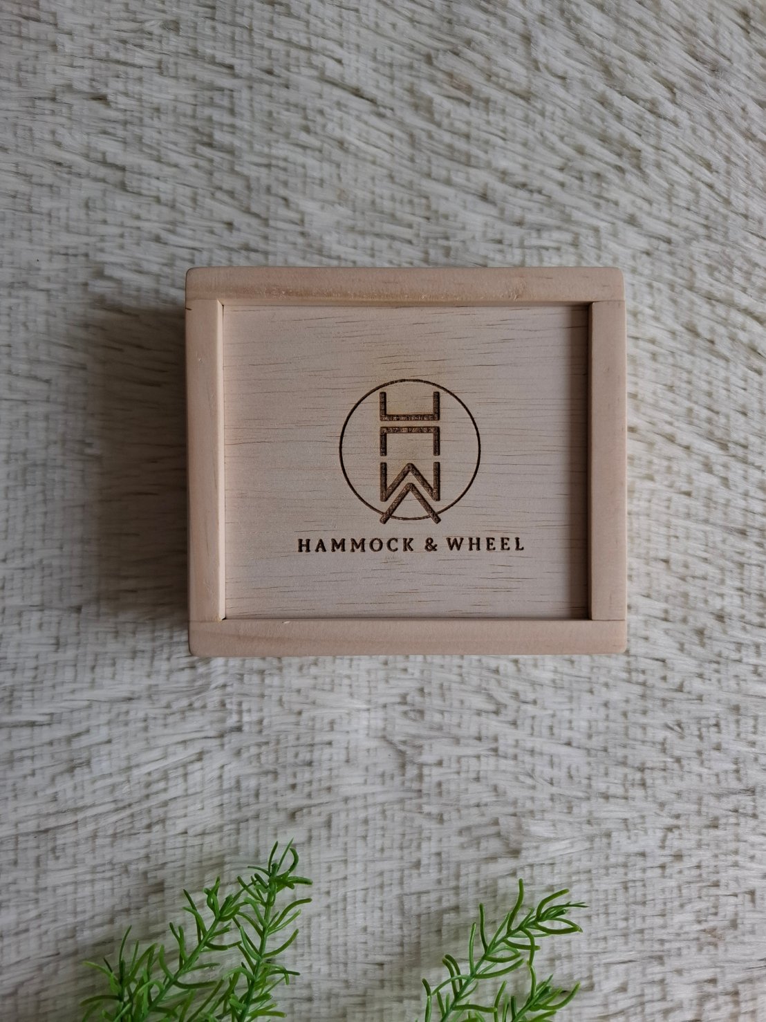 กล่องไม้ฝาสไลด์สีไม้ธรรมชาติ