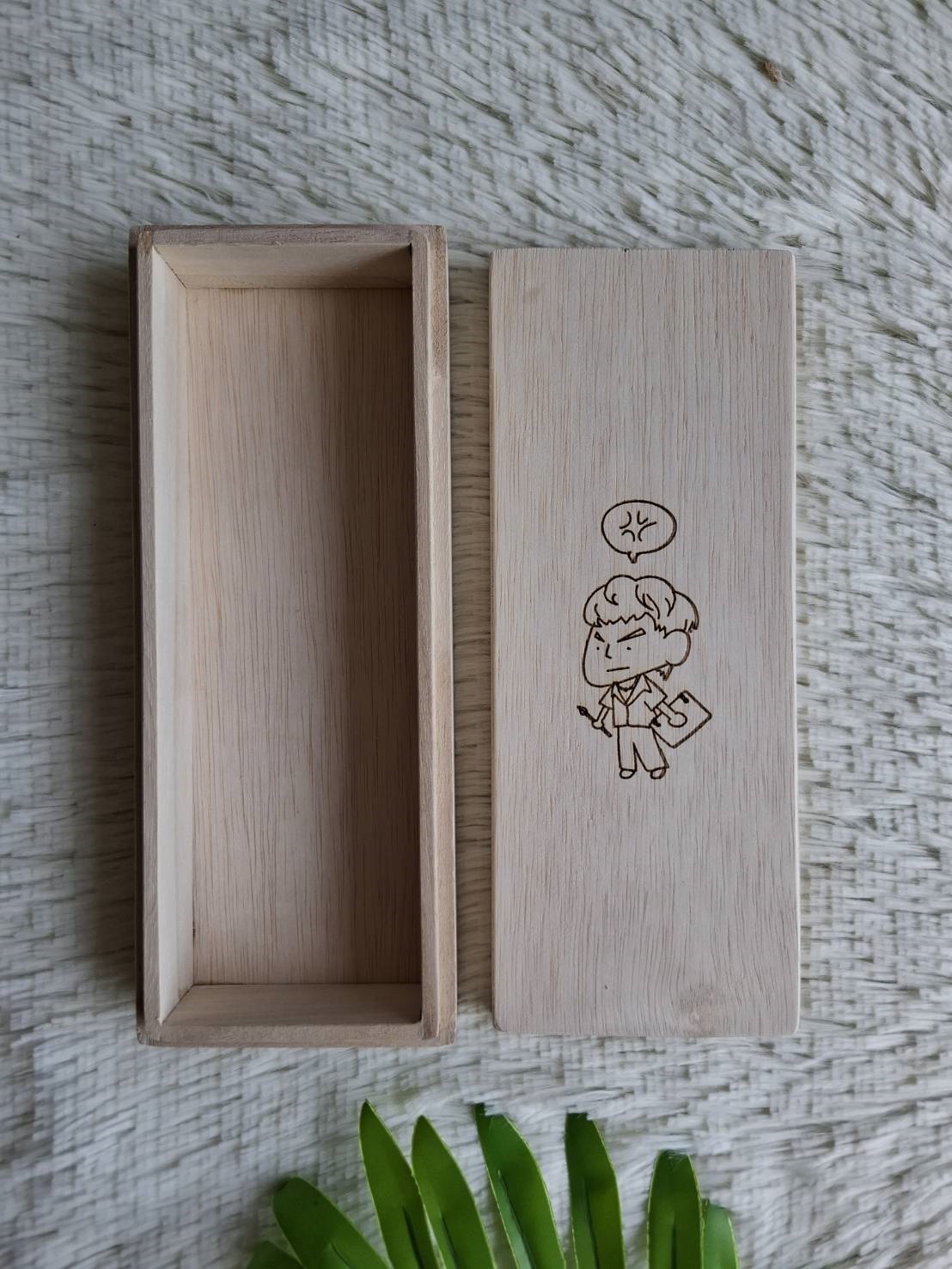 กล่องไม้ใส่ปากกา