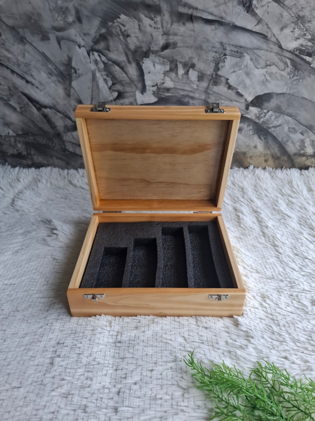 กล่องไม้สนฝาล็อค