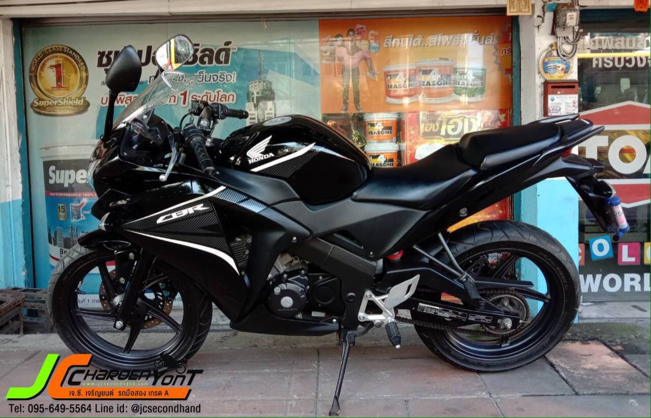 1ใน100 HONDA CBR150R จดทะเบียนปี57 รถบ้านมือเดียวขนานแท้ สภาพเดิมจัดทั้งคัน ใช้งานน้อยมาก หมื่นกว่าโลเท่านั้น เครื่องเดิมไม่แกะห้องเครื่องใสปิ้ง ขี่ดีศูนย์ตรง ชุดสีแท้ติดรถไม่มีตำหนิเลยจ้า