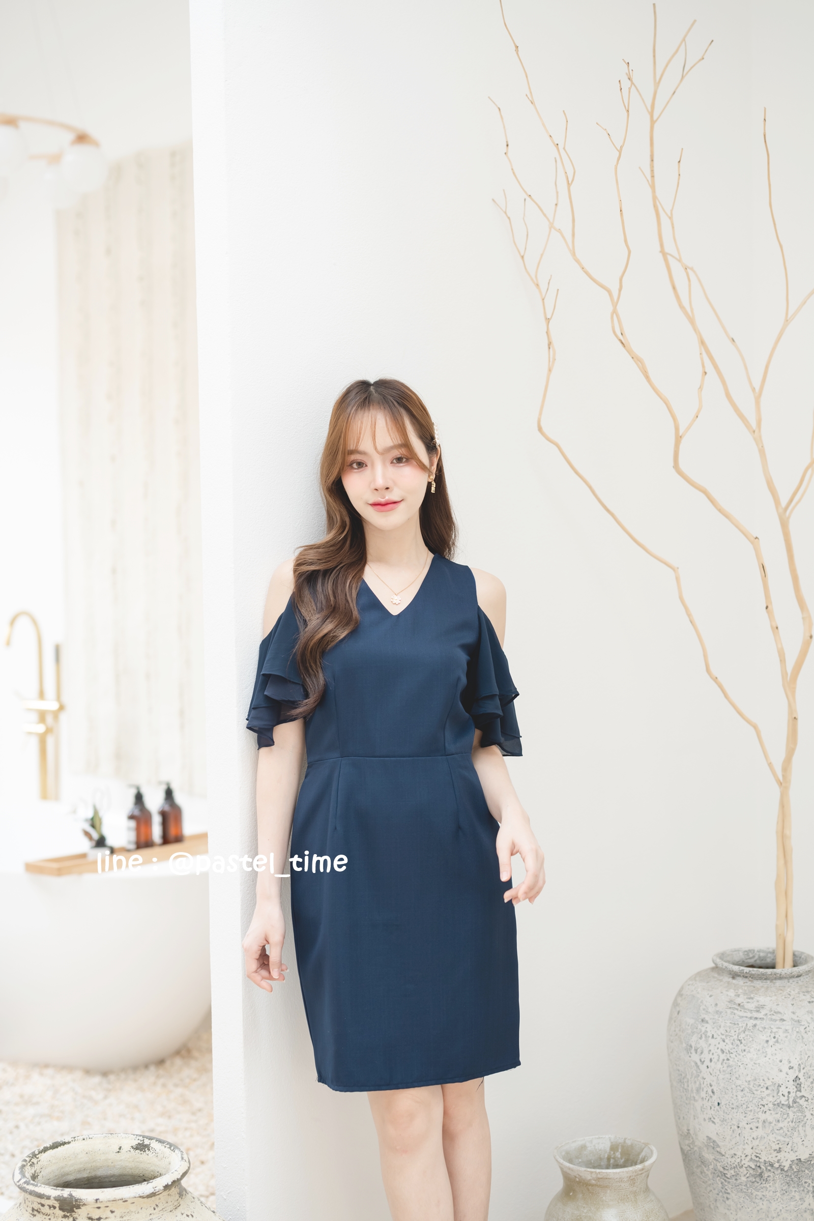 Vela off-shoulder dress : สีกรม