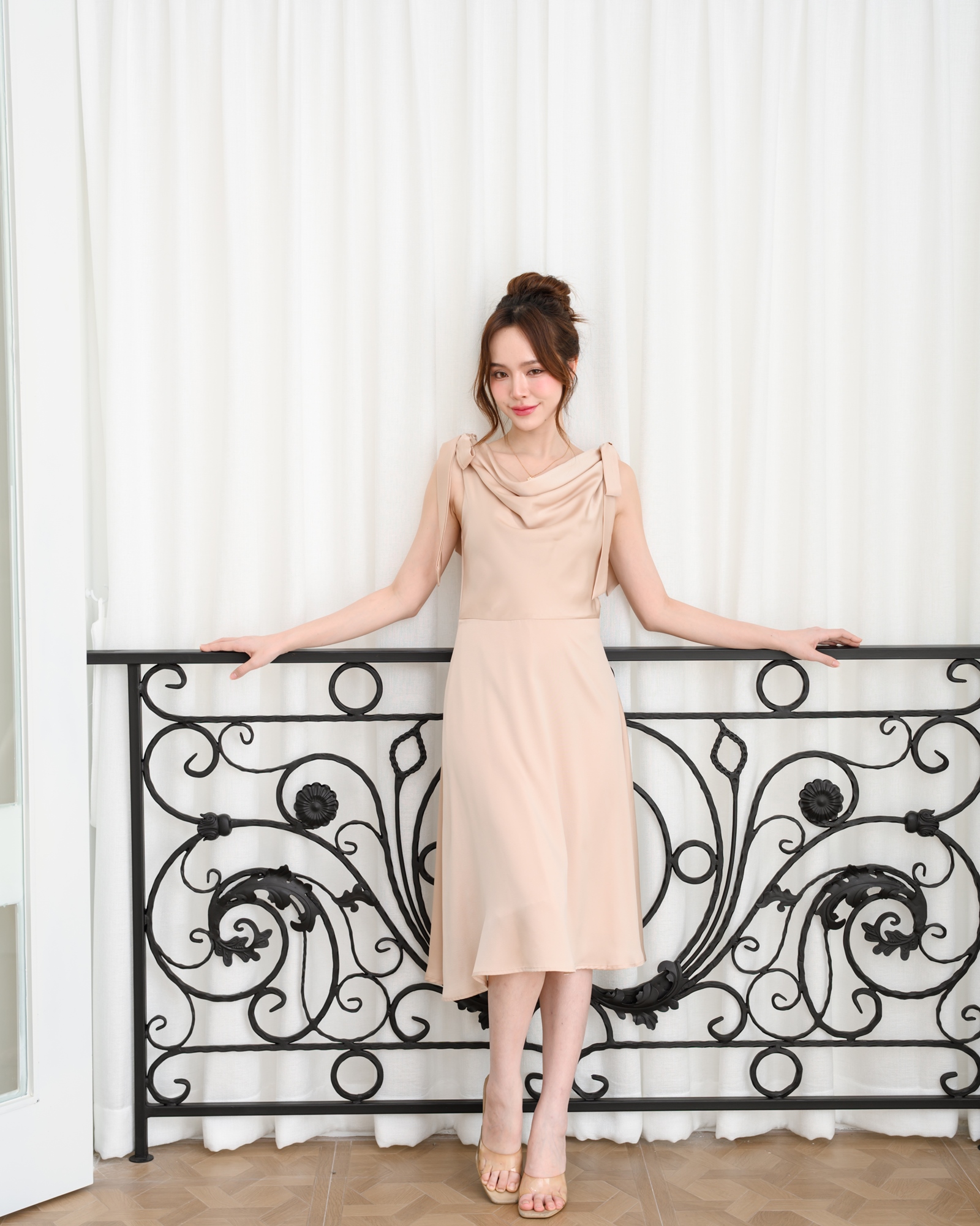 Amour Dress : สีแชมเปญ (โบว์ผูกได้หลายแบบ)