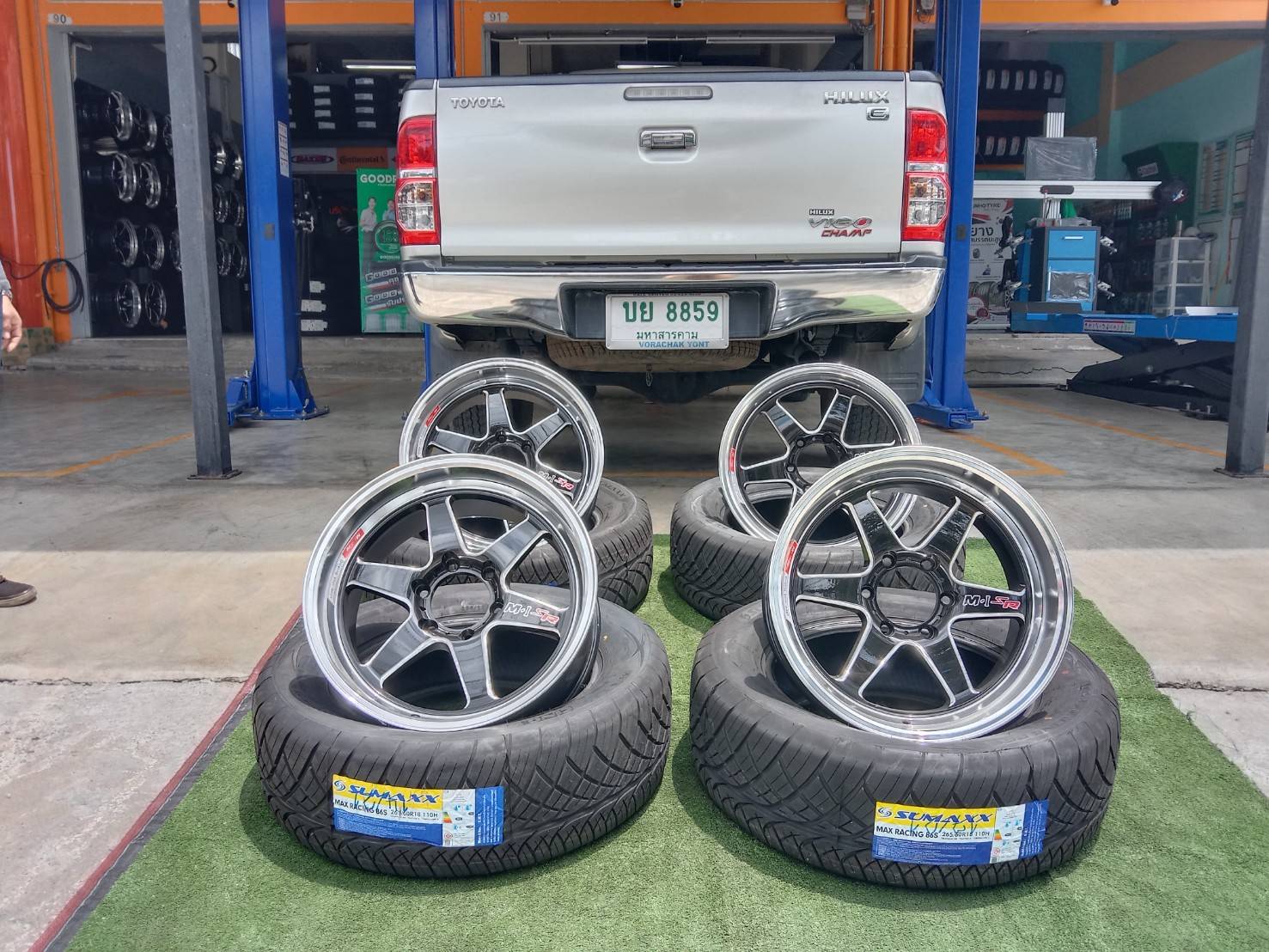 MAX M-ISR 18x9.5/10.5 6H139.7+ ยาง SUMAX MAXRACING 86s 265/60R18