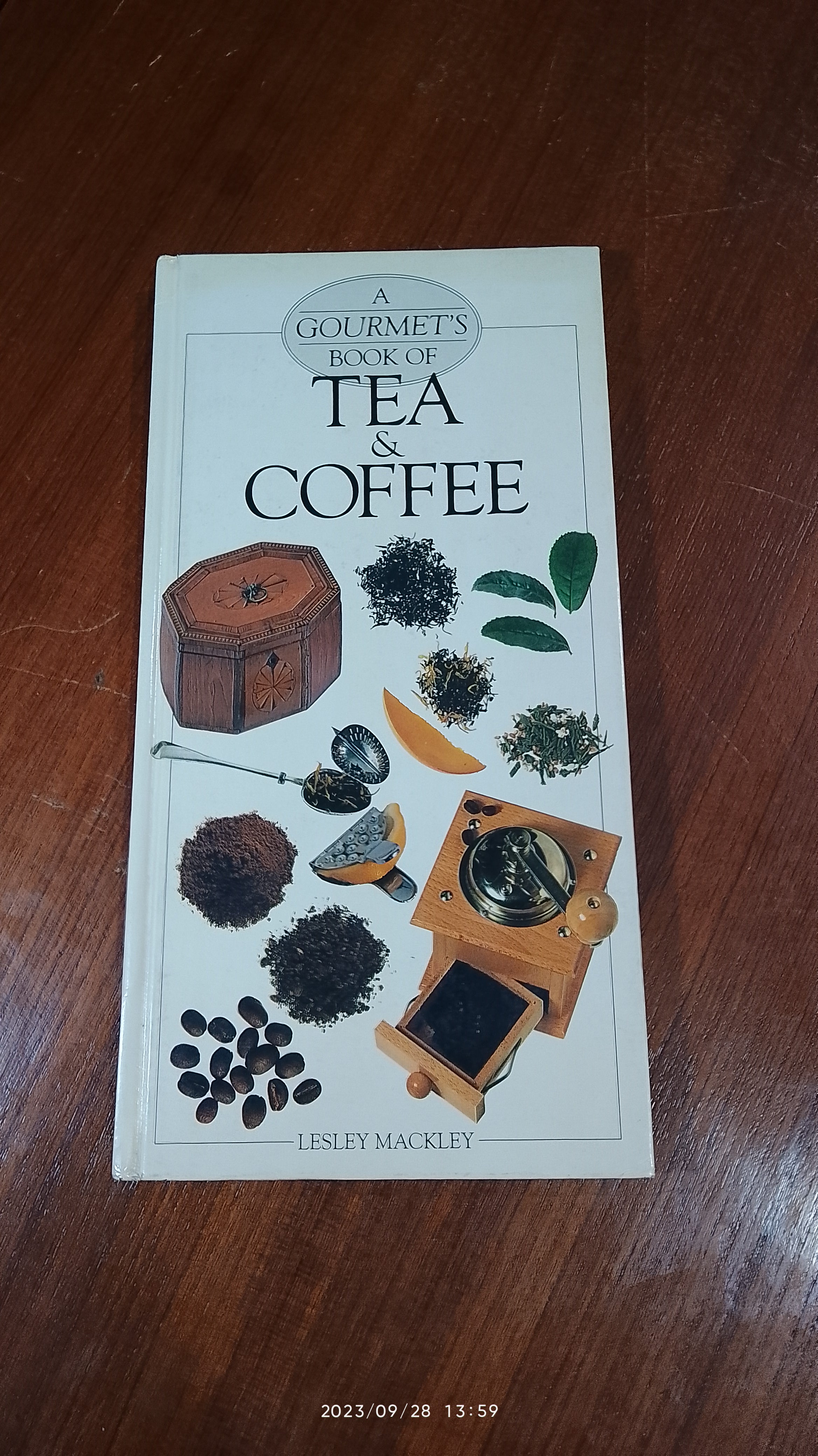A GOURMEY'S BOOK OF TEA & COFFEE / LESLEY MACKLEY