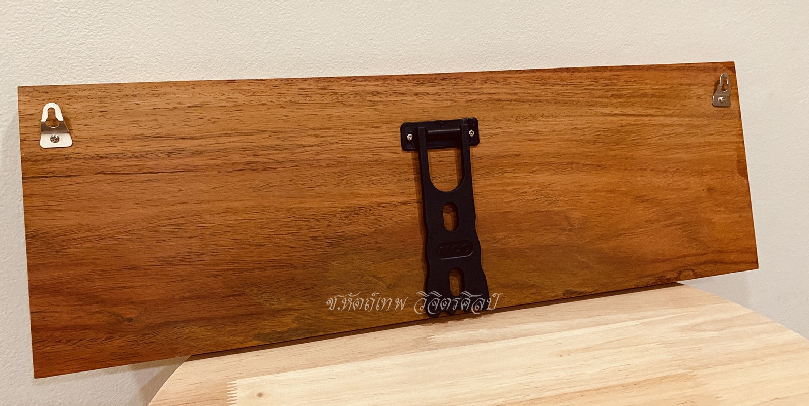 ไม้ประดู่แกะสลัก รุ่น NC-06.ม้า มั่งมี ศรีสุข ร่ำรวยเงินทอง กรอบลาย ขนาด 19x58 Cm.