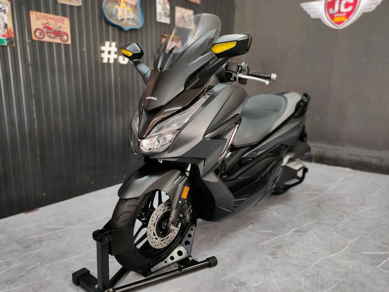 บิ๊กสกู๊ตเตอร์กระแสดีไม่มีตก 🛵💨 HONDA FORZA350 รถปี 2022 แท้นางฟ้า 6xxx โล สวยใสพร้อมใช้ออกรถ 17000