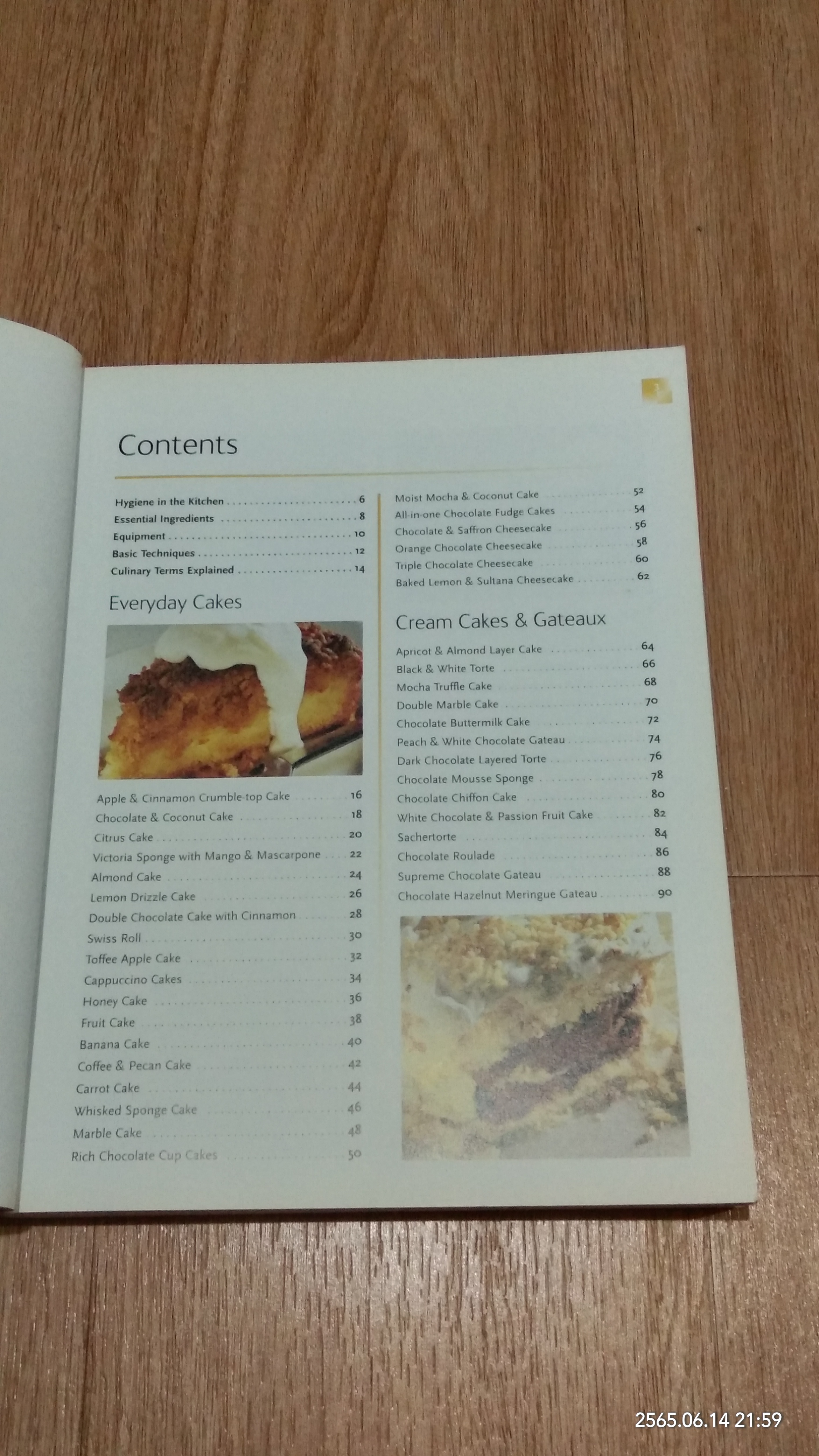 EVERYDAY COOKBOOK : cakes & desserts