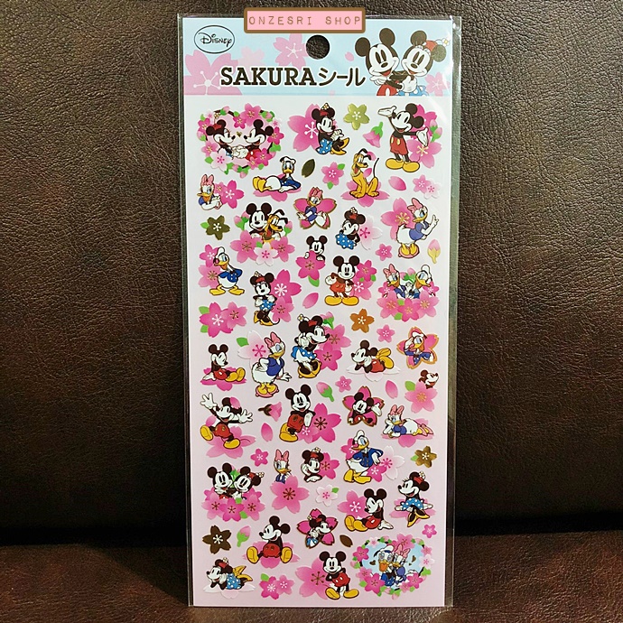 สติกเกอร์ Disney Sakura Sticker จากญี่ปุ่น เป็นลายคาแรกเตอร์พร้อมซากุระ สีชมพูทองน่ารัก ขนาด 9 x 18 ซม.