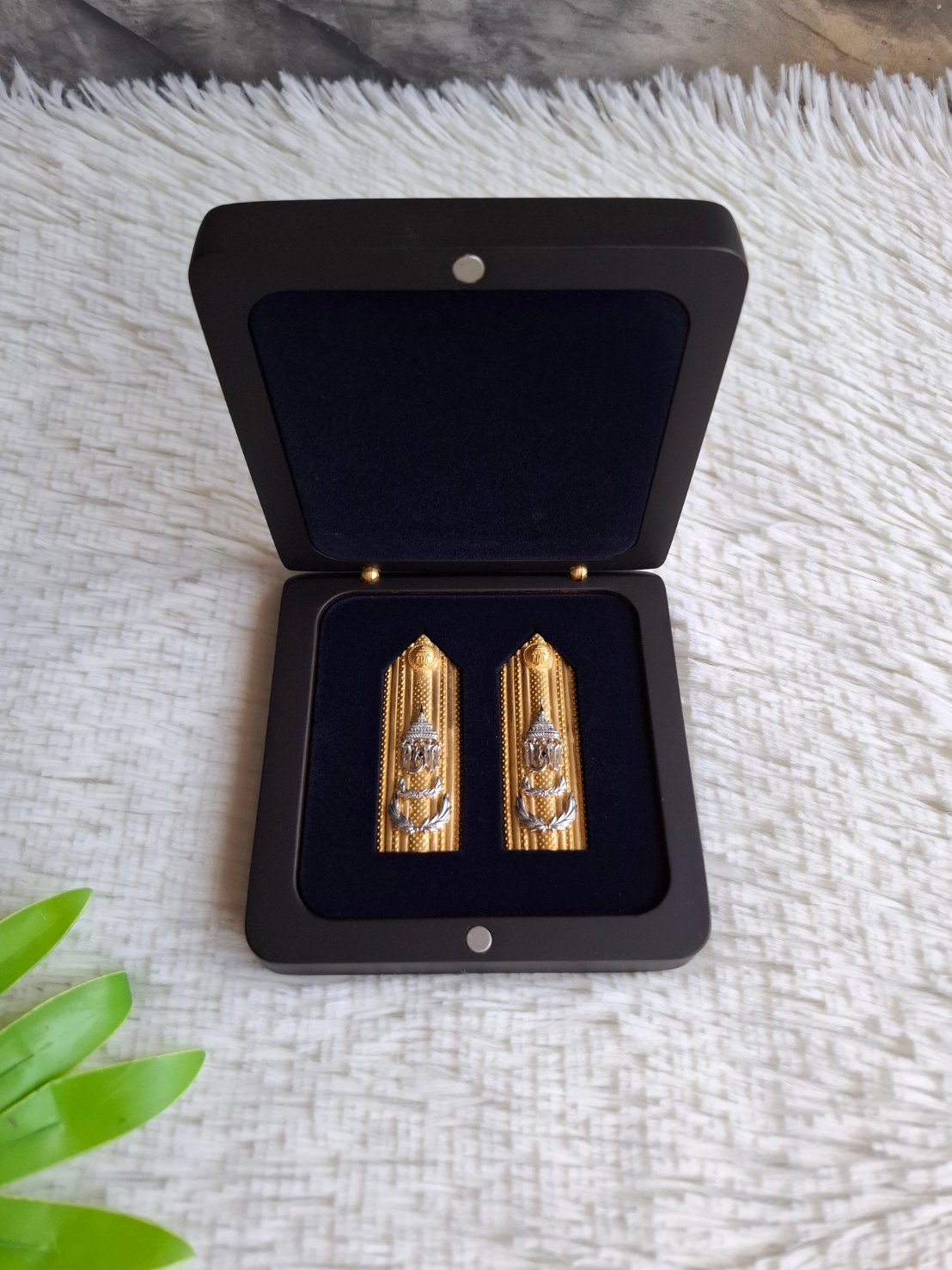 กล่องไม้ใส่อาร์มติดไหล่