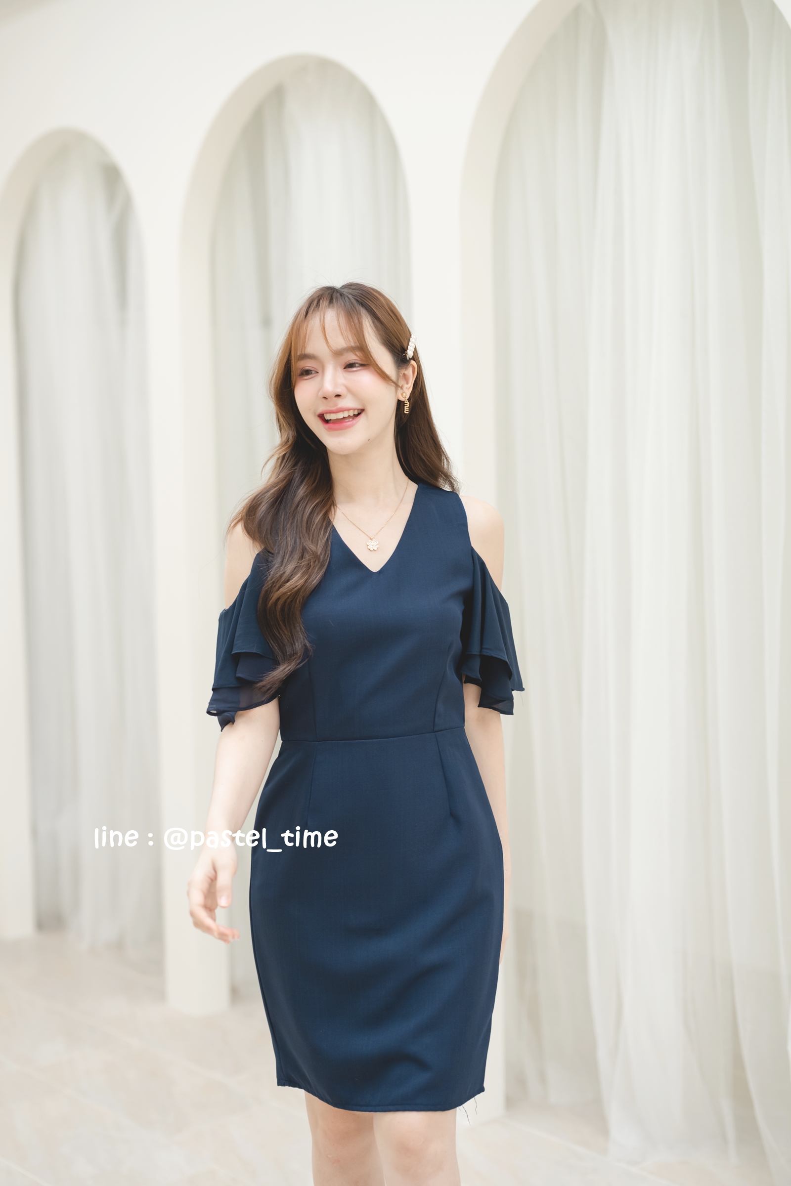 Vela off-shoulder dress : สีกรม