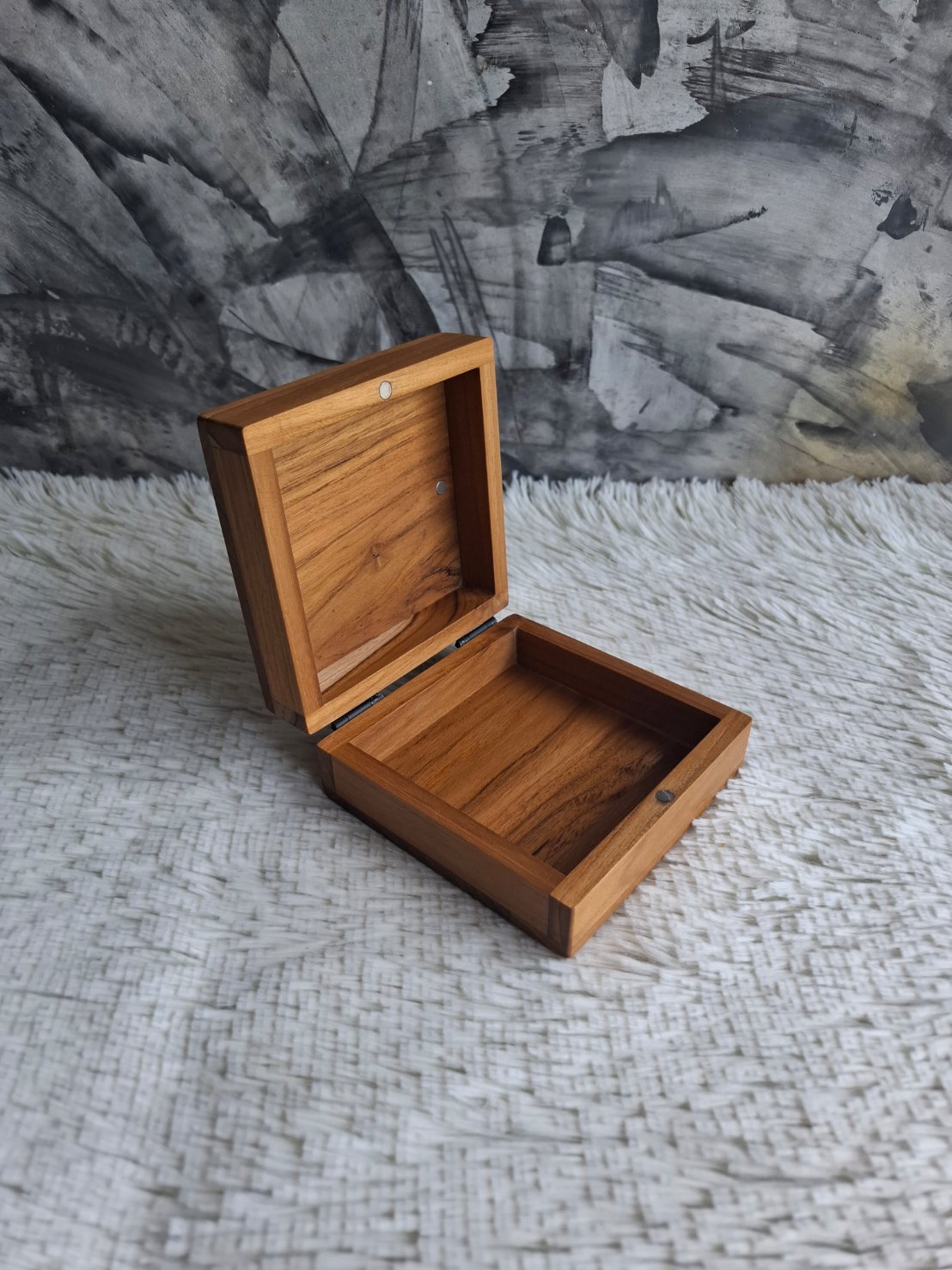 กล่องไม้สักจริง