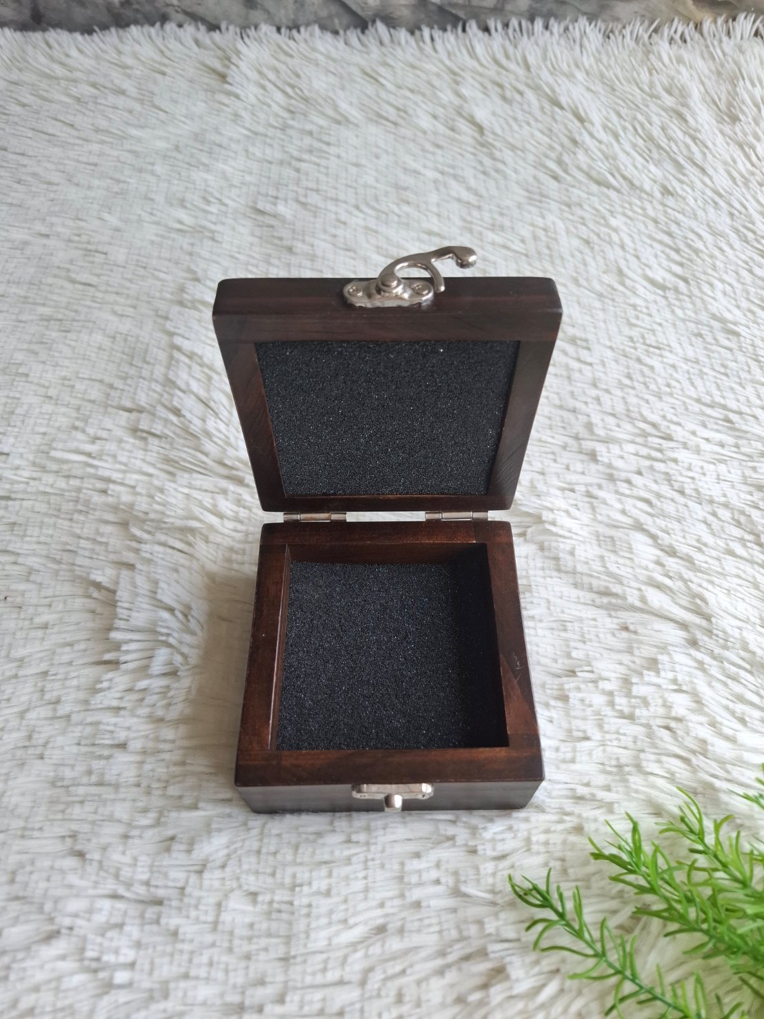 กล่องไม้สนฝาล็อคสัวอลนัท