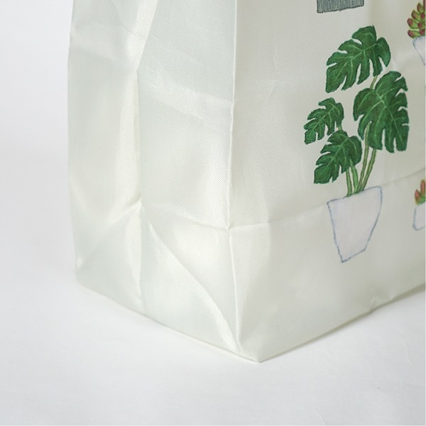 กระเป๋า Eco Bag Good Life by Yusuke Yonezu จากญี่ปุ่น ลาย Green (ต้นไม้) ไซส์ S ขนาด 41 x 23 x 12 ซม. / พับแล้วเหลือ 19 x 10 x 4 ซม. ฐานด้านล่างกว้าง ใส่ของได้เยอะ พับเก็บได้สะดวก