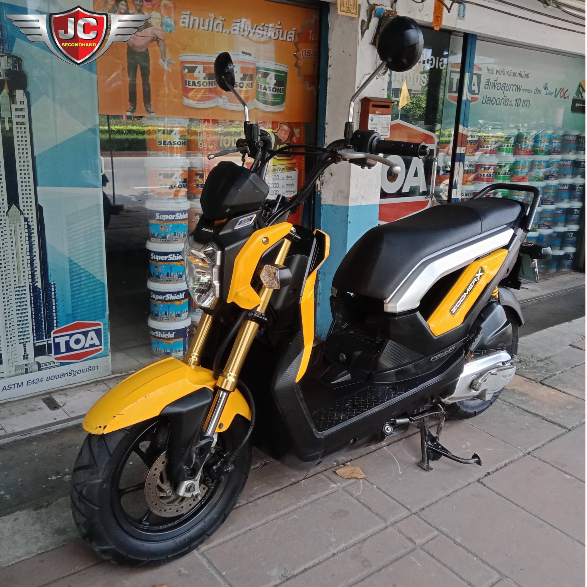 รถบ้านแท้มาใหม่อีกคัน" HONDA ZOOMER-X จดทะเบียนปี56 สีเหลืองตรงรุ่น เครื่องดีเดิมๆ ชุดสีแท้ทั้งคันมีรอยตามรูปเท่านั้น