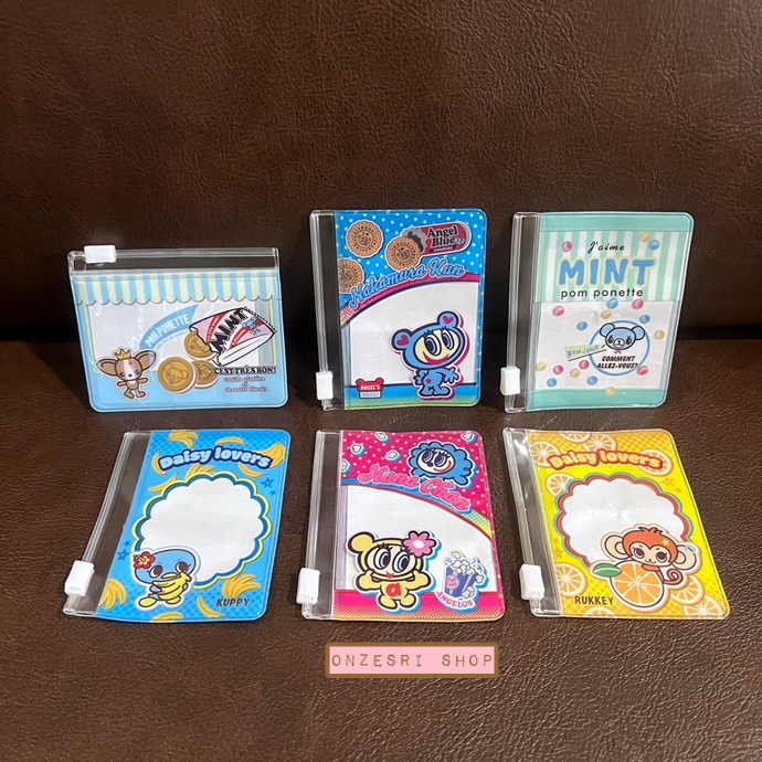 เซ็ตซองซิปพลาสติกจิ๋ว & สติกเกอร์ ANGEL BLUE Rainbow Park Vinyl Seal ขนาดซองซิป 8 x 6.5 ซม. มีสติกเกอร์ 8 ดวง มี 6 แบบให้เลือก