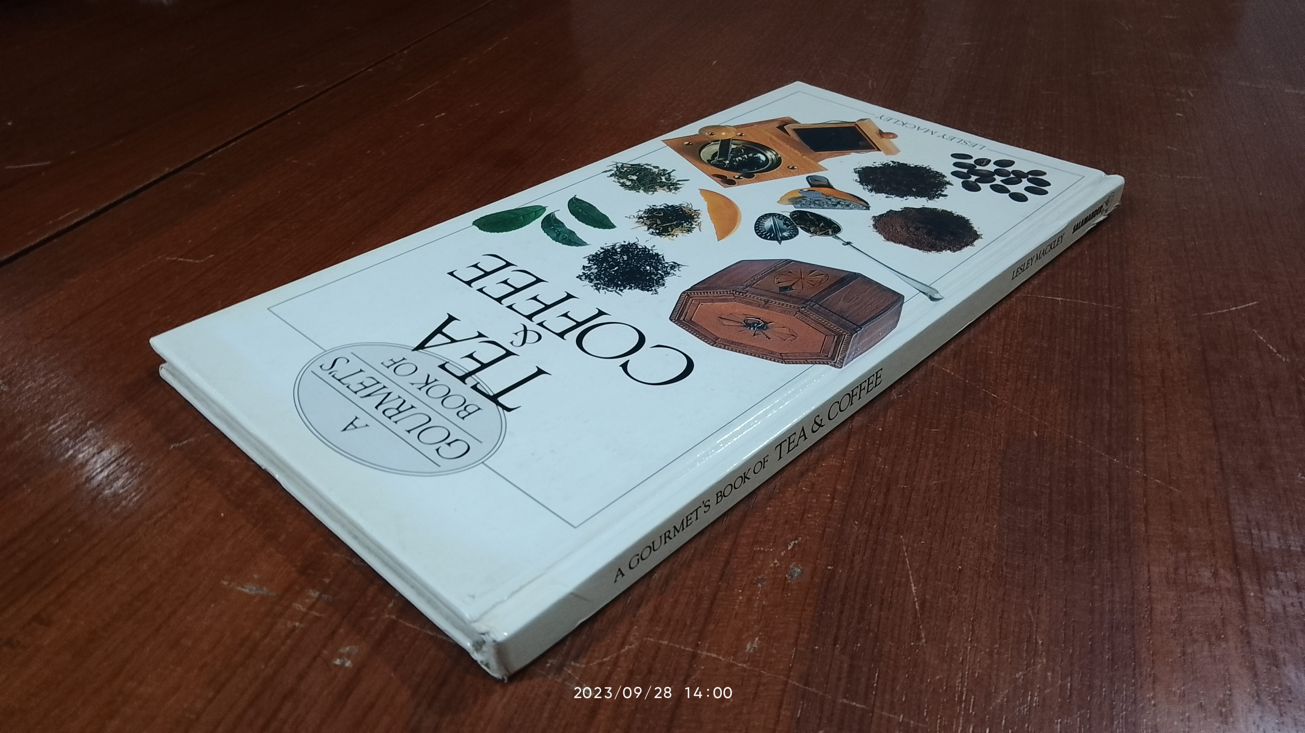 A GOURMEY'S BOOK OF TEA & COFFEE / LESLEY MACKLEY