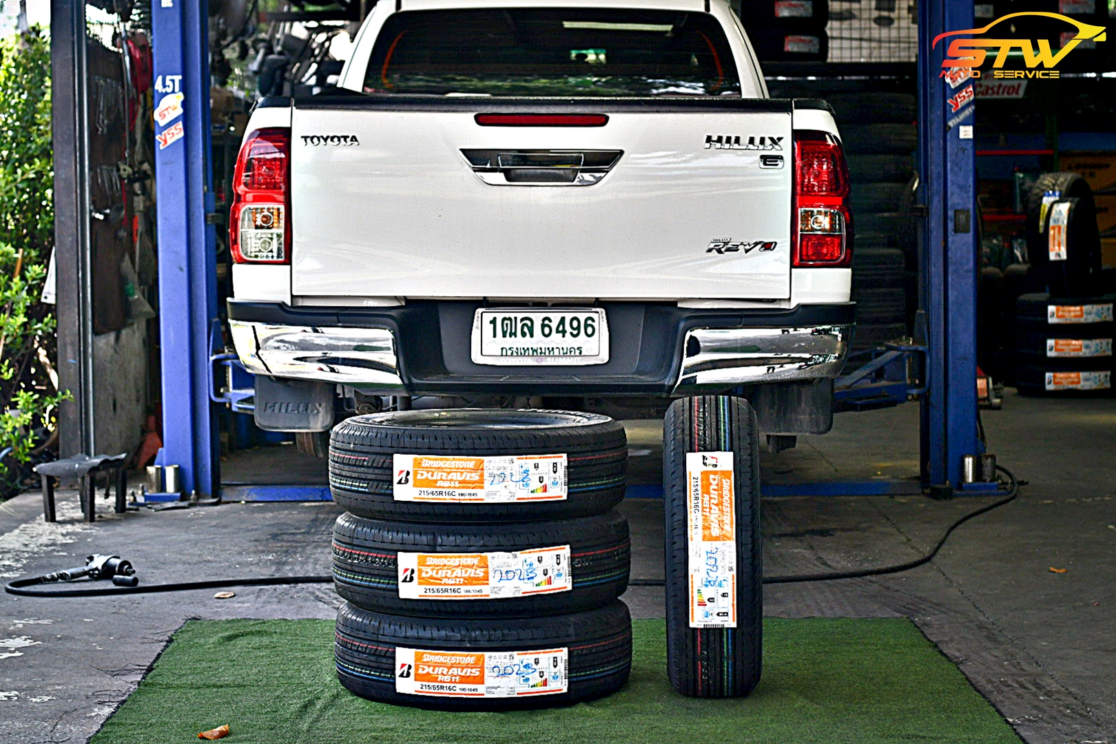 ยาง BRIDGESTONE DURAVIS R611 215/65R16 106/104S ติดตั้งใส่ TOYOTA REVO