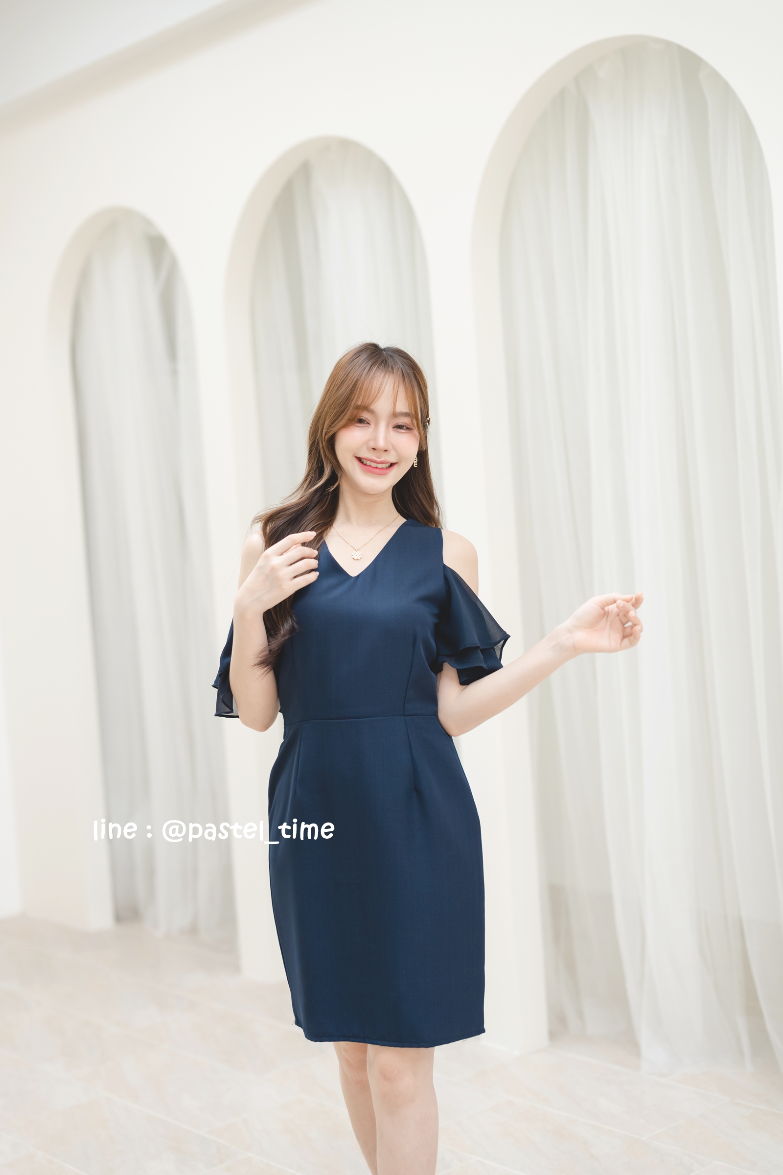 Vela off-shoulder dress : สีกรม