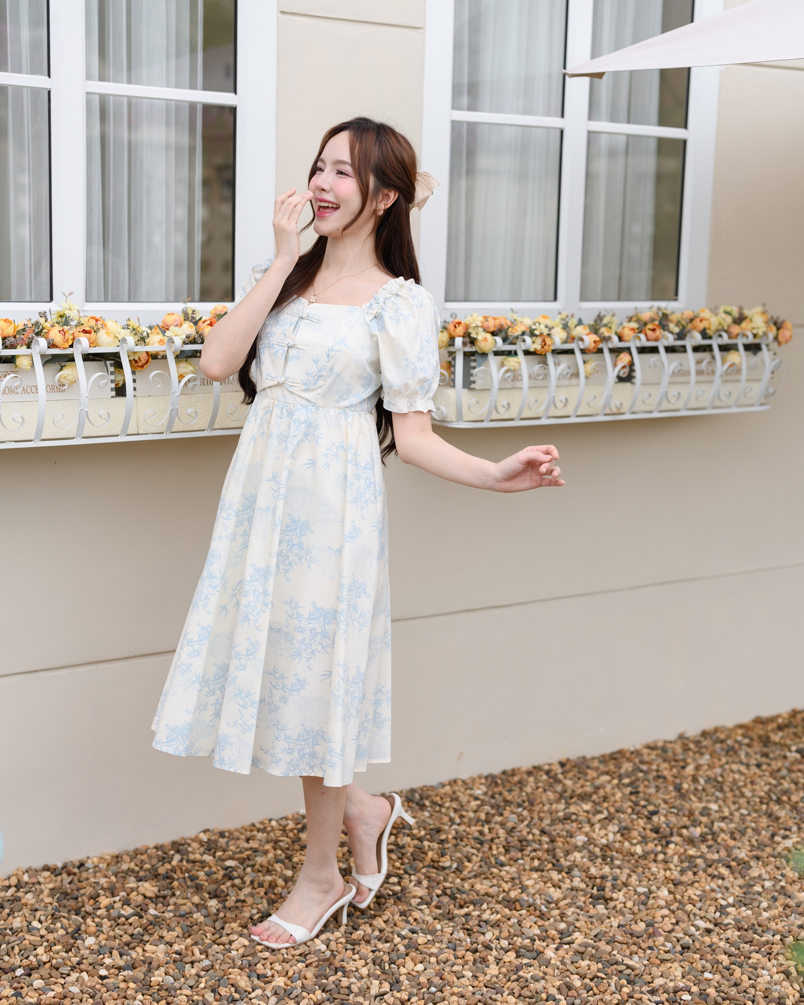 Ellie Leaves Dress เดรสกระดุมจีนลายใบไม้สีฟ้าบนพื้นสีครีม