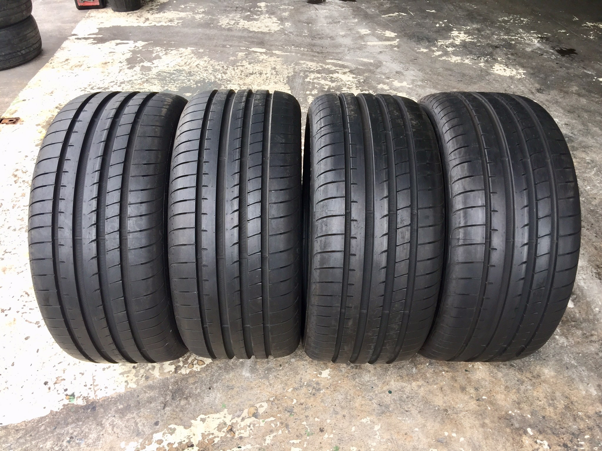 ยางป้ายแดง Goodyear Eagle F1 245/40R17 ปี18 จำนวน4เส้น