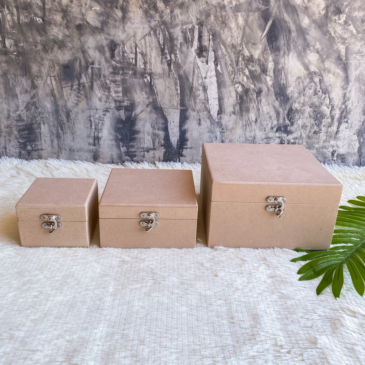 กล่องไม้ MDF ฝาล๊อค ตัวล๊อคไกปืน