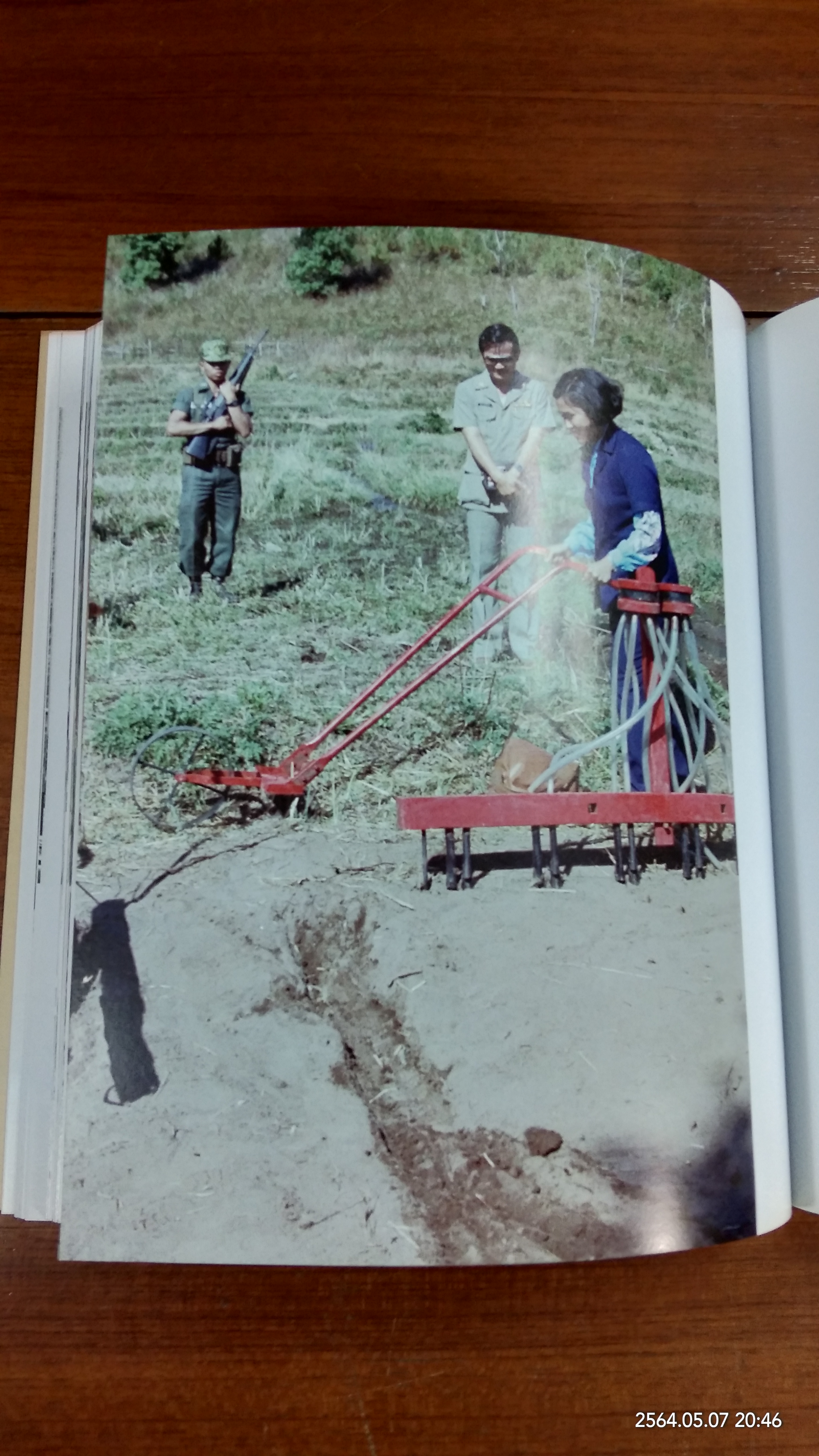 ภาพถ่ายฝีพระหัตถ์ พระบาทสมเด็จพระปรมินทรมหาภูมิพลอดุลยเดช บรมนาถบพิตร