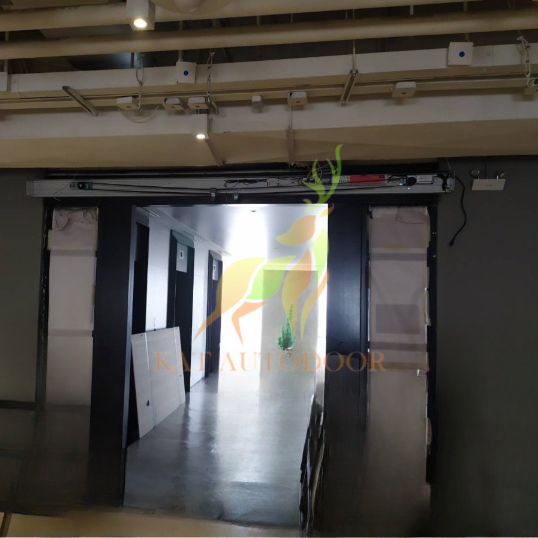 ชุดขับเคลื่อนประตูอัตโนมัติ บานเลื่อนคู่กรอบ ขนาดรางยาว 3.20 ม. พร้อมติดตั้ง