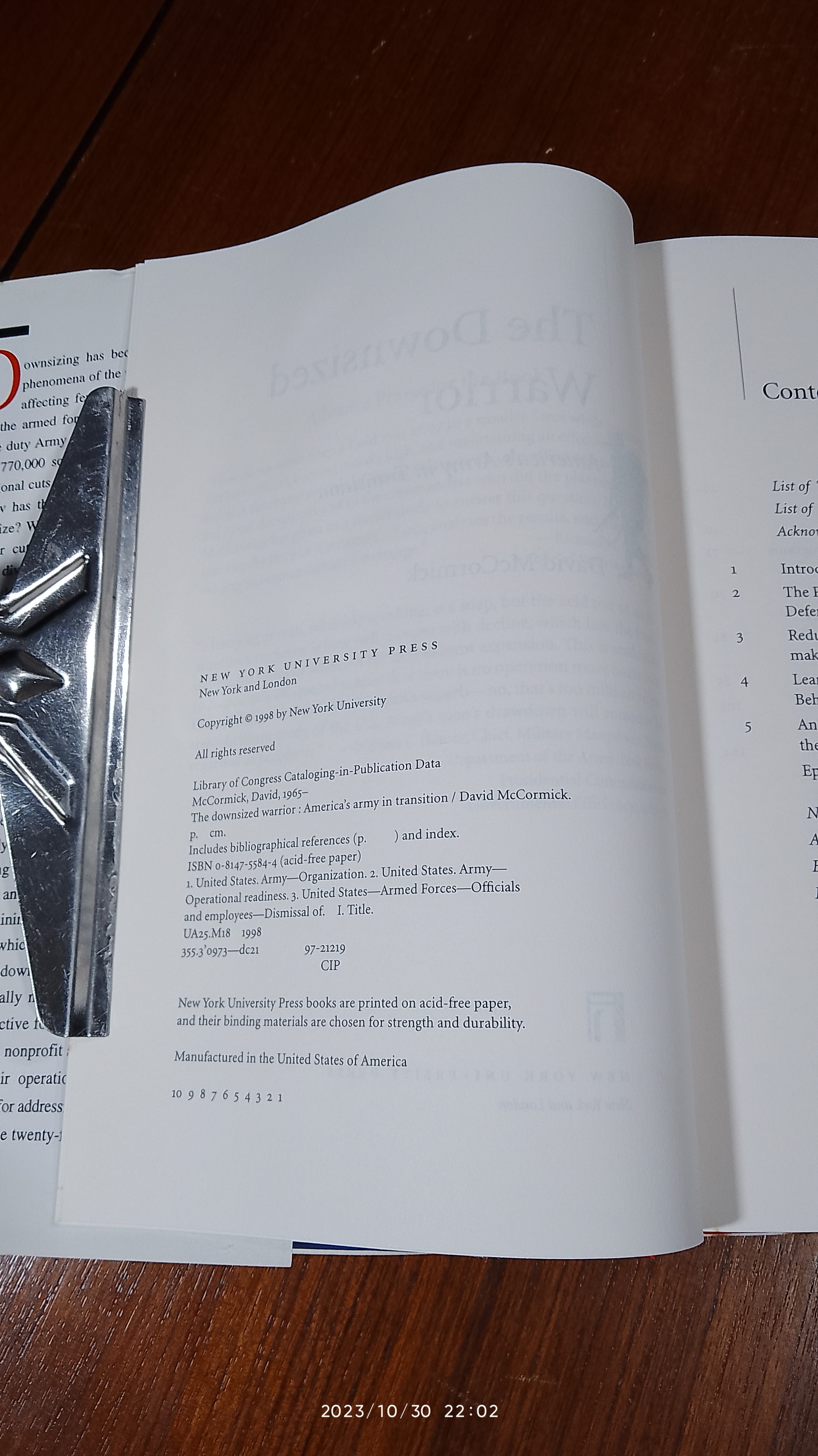 THE DOWNSIZED WARRIOR / David H McCormick