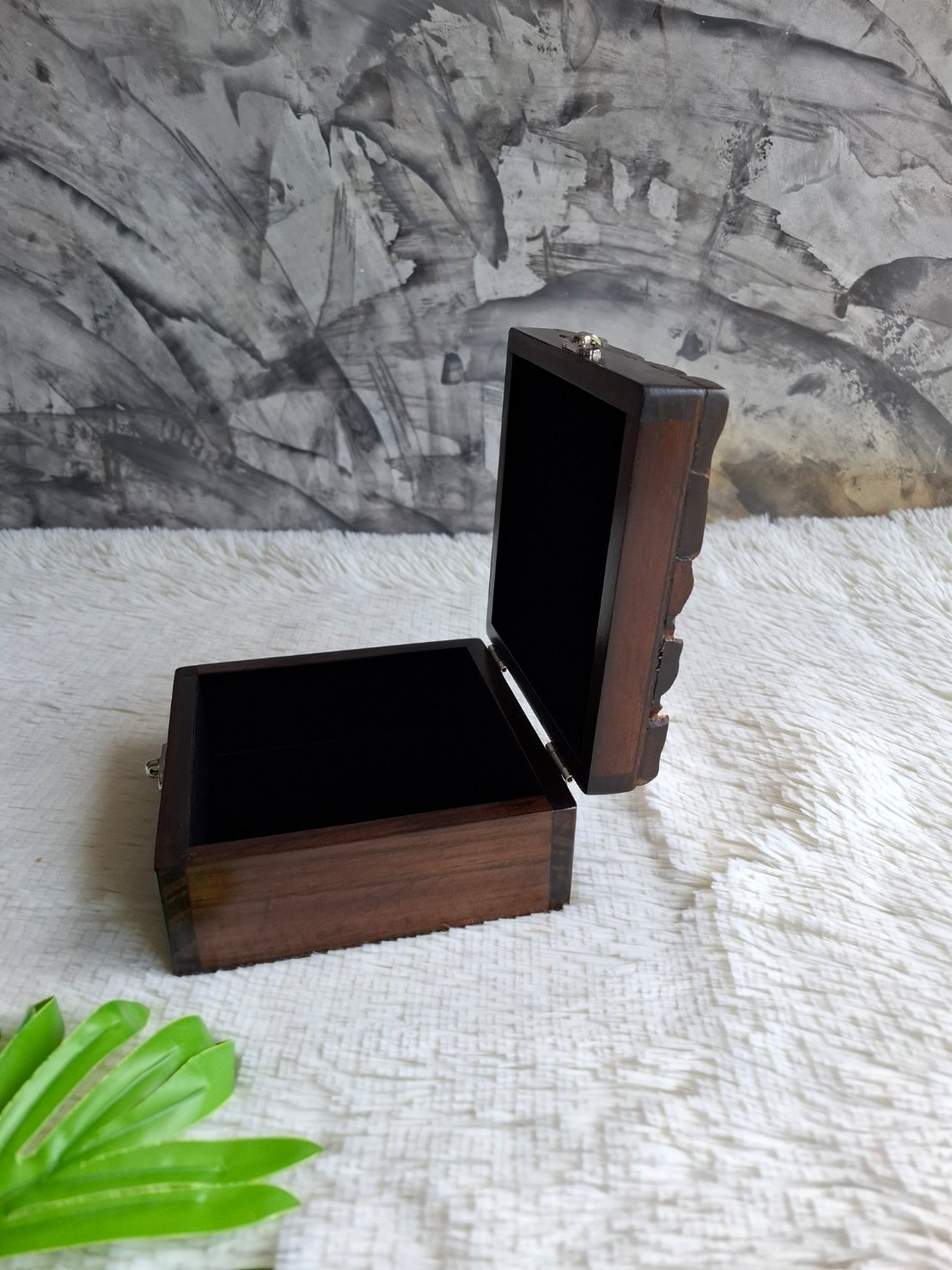 กล่องไม้แกะสลัก