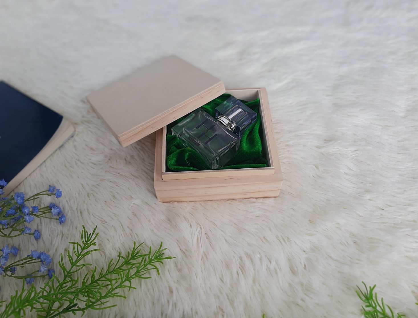 กล่องไม้แบบฝาครอบ