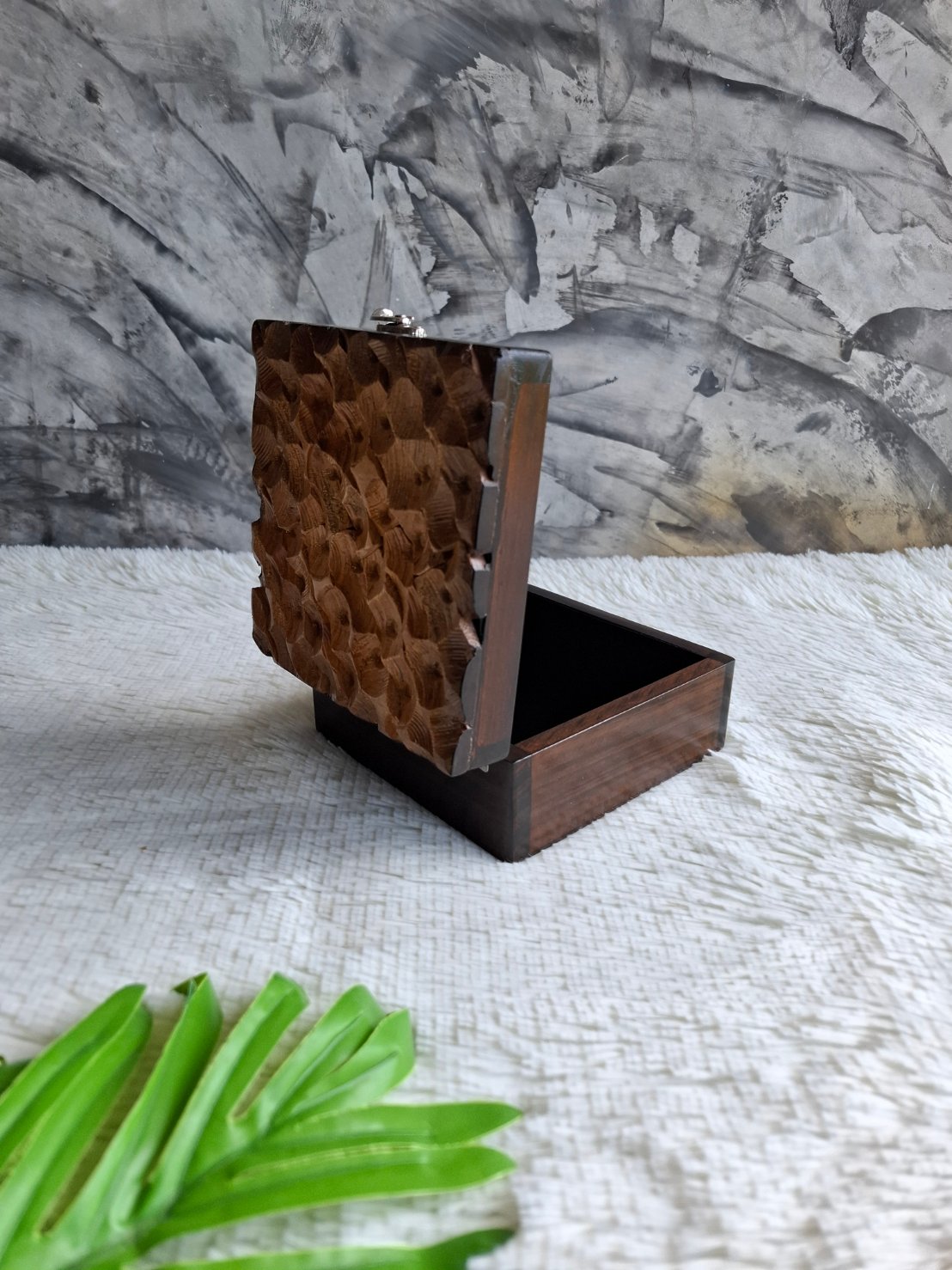 กล่องไม้แกะสลัก