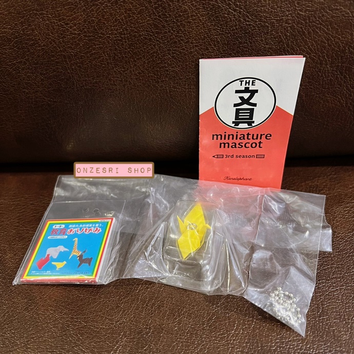 พวงกุญแจ The Stationery Miniature Mascot 3rd Season (Limited) เป็นแบบเครื่องเขียนย่อส่วน มาพร้อมพวงกุญแจไข่ปลา น่ารัก มี 8 แบบให้เลือก