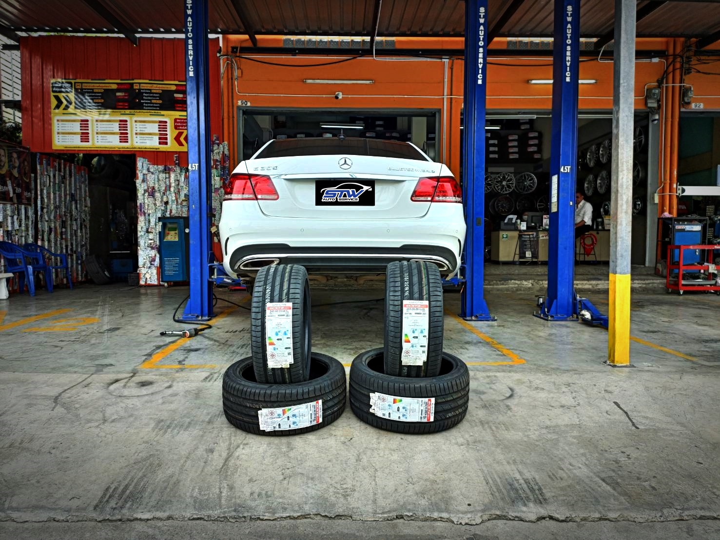 ยาง KUMHO ECSTA PS71 245/40R18 97Y , 265/35R18 97Y ติดตั้งใส่ MERCEDES BENZ E300