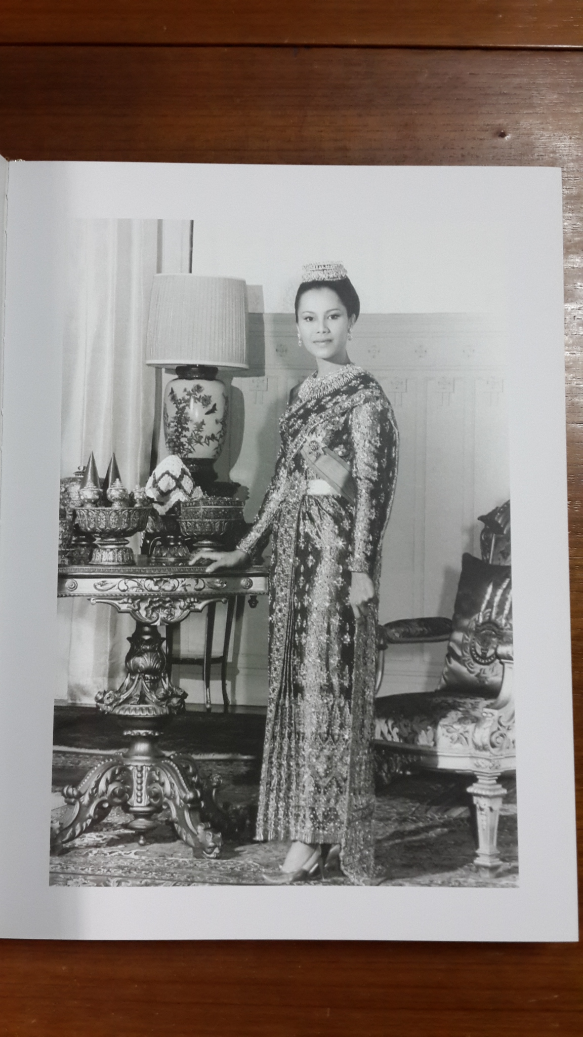 ศิลป์แผ่นดิน : ARTS OF THE KINGDOM / โรงฝึกศิลปาชีพ สวนจิตรลดา