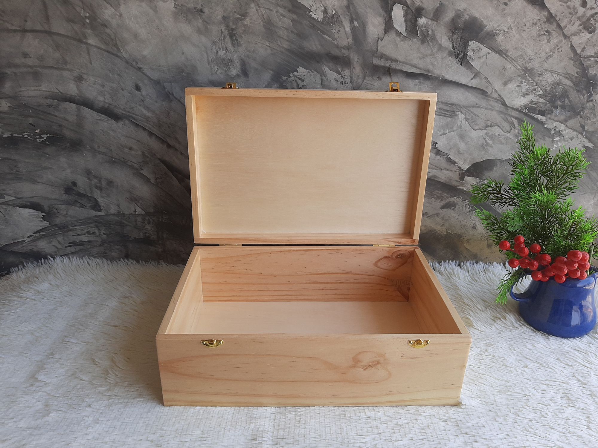 กล่องไม้สนฝาล็อค