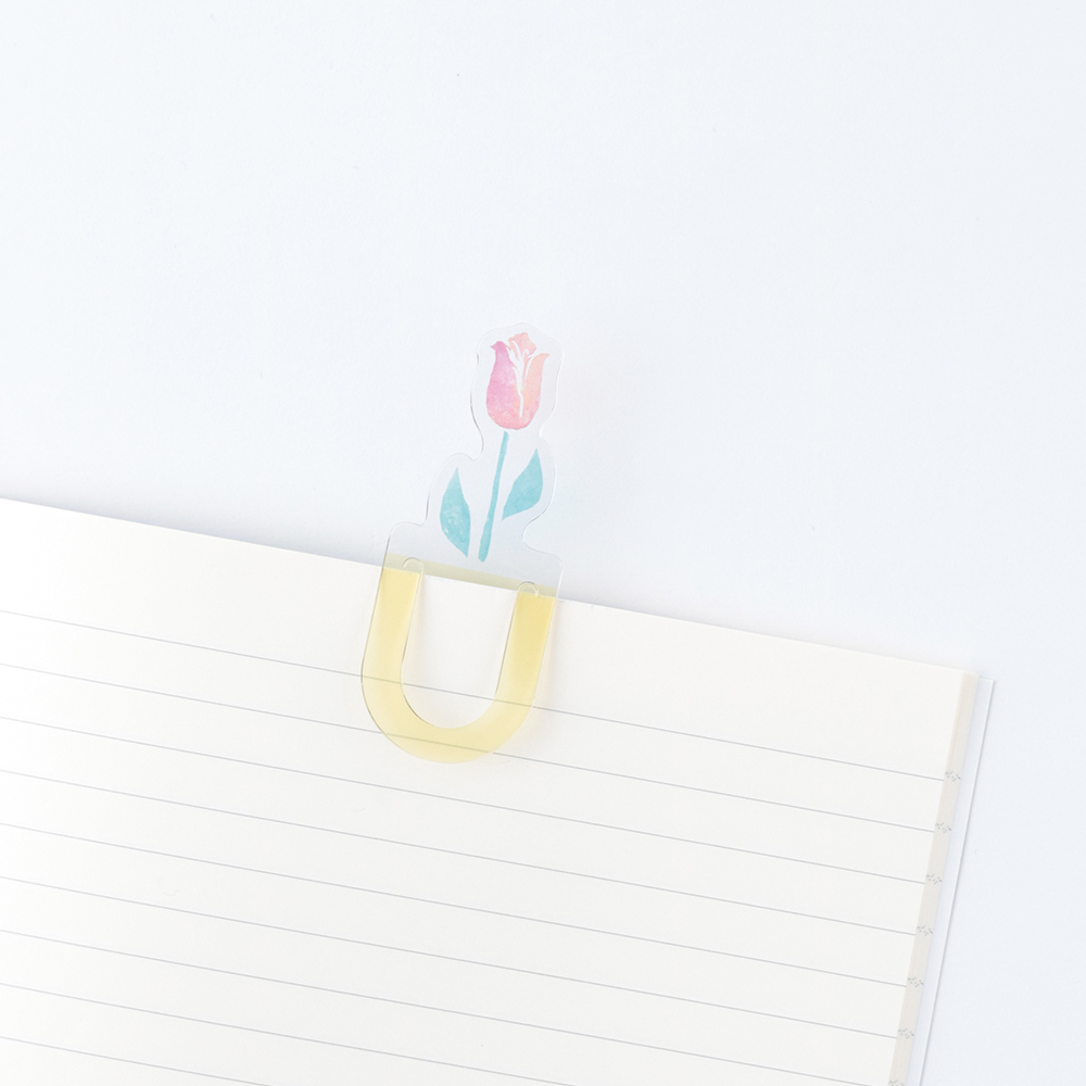 Kohaku Clip คลิปใสลายดอกไม้จากญี่ปุ่น ไว้คั่นหนังสือหรือตกแต่งได้ มี 5 คลิปในเซ็ต เป็นพลาสติก PVC ใส แข็ง ขนาดคลิปละ 3.6 x 6 ซม.