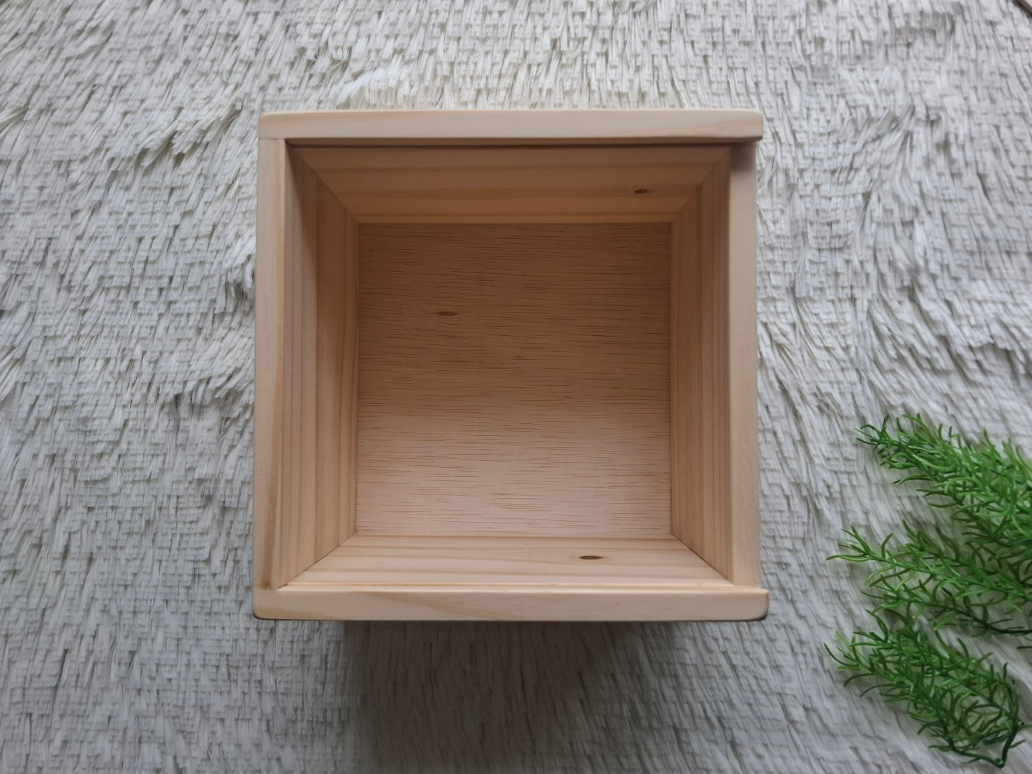 กล่องไม้ใส่โมเดลตุ๊กตา