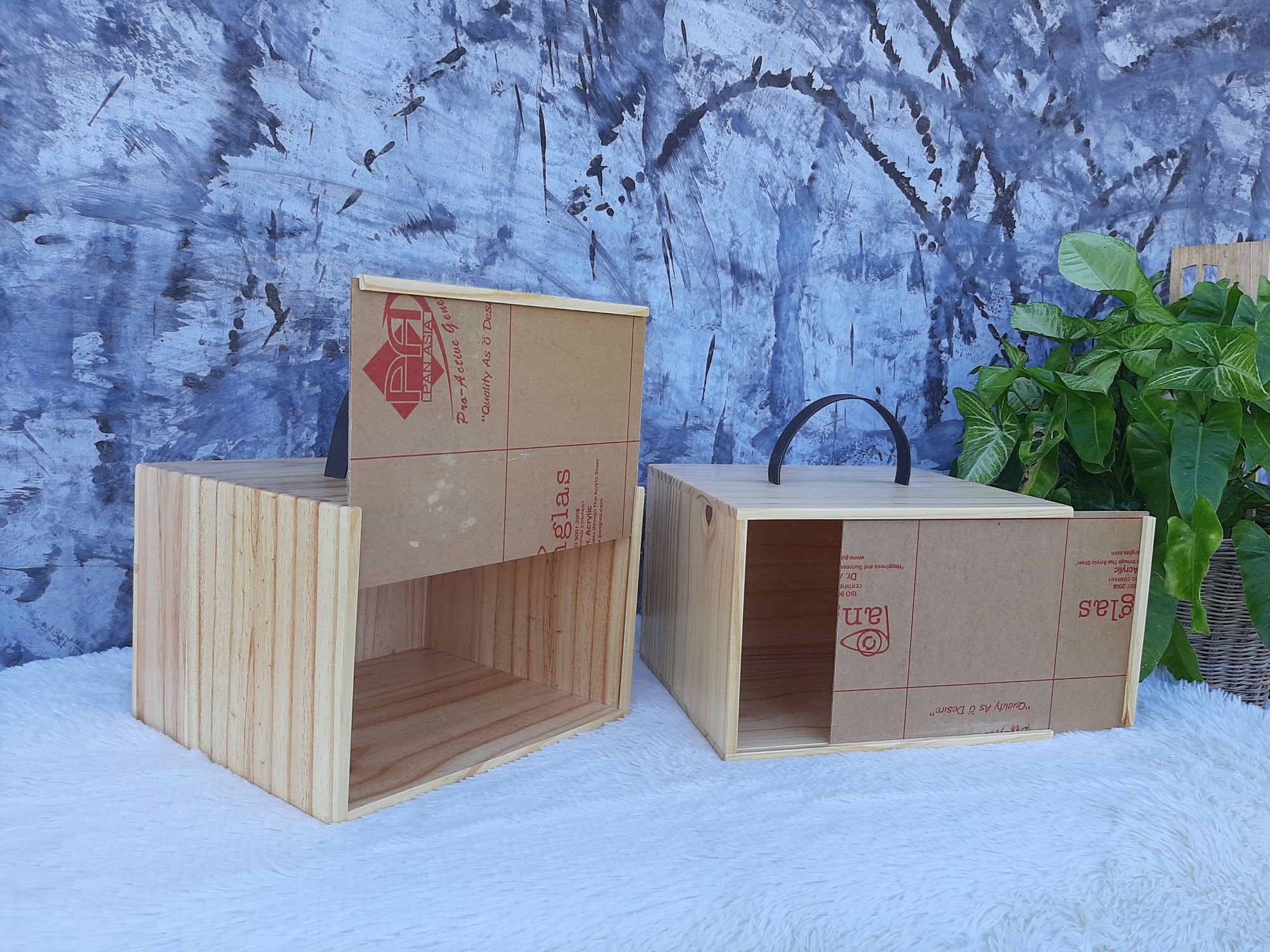 กล่องไม้แบบมีสายหิ้วถือได้