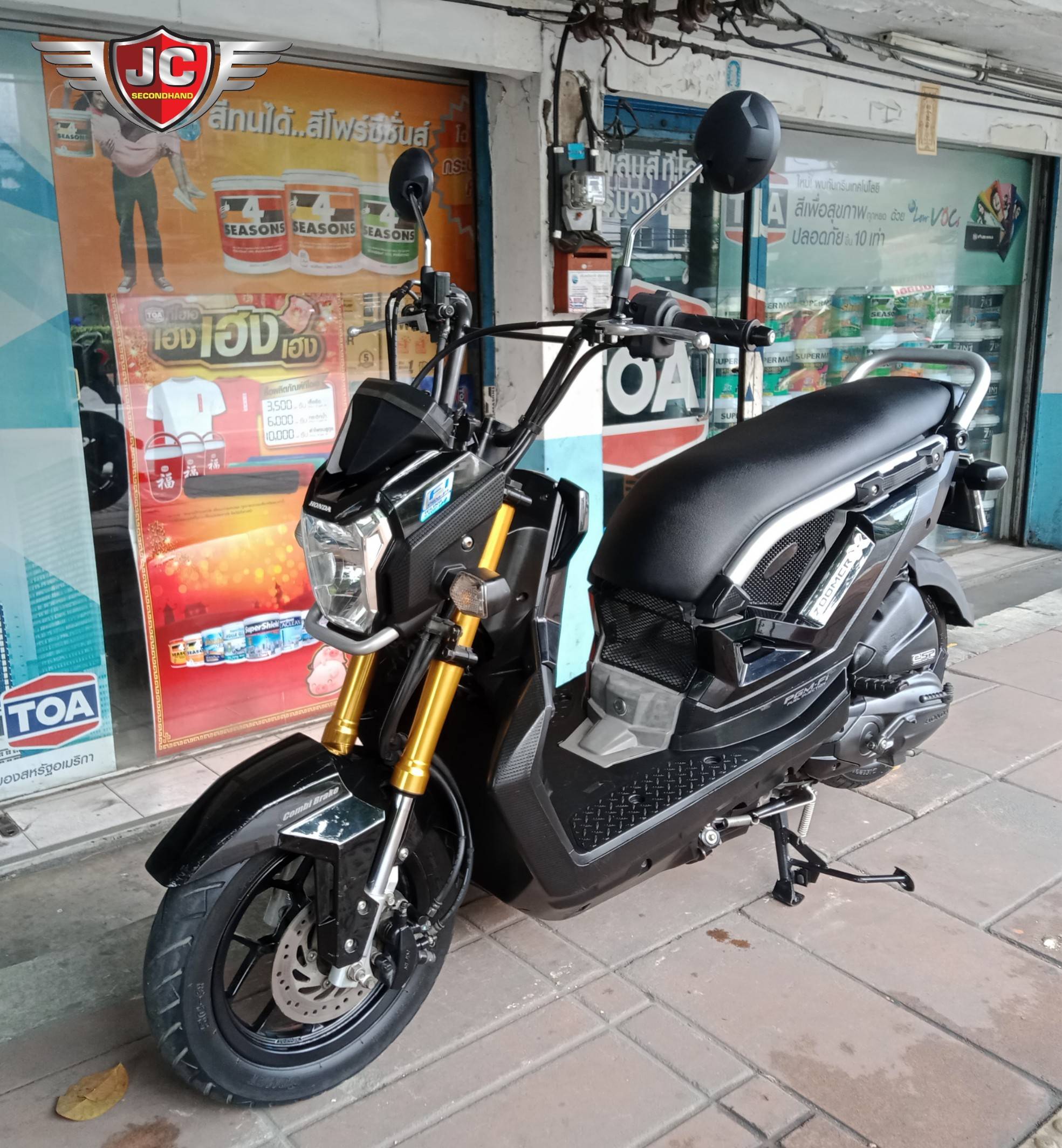 "รถบ้านเข้าใหม่อีกคัน" HONDA ZOOMER-X ไมล์ Digital รถกลางปี 58 ตัว Top สภาพดีเครื่องไม่แกะ ชุดสีแท้ทั้งคันมีร่องรอยบ้าง ไม่มีล้มหนัก ล้อแม็กแท้
