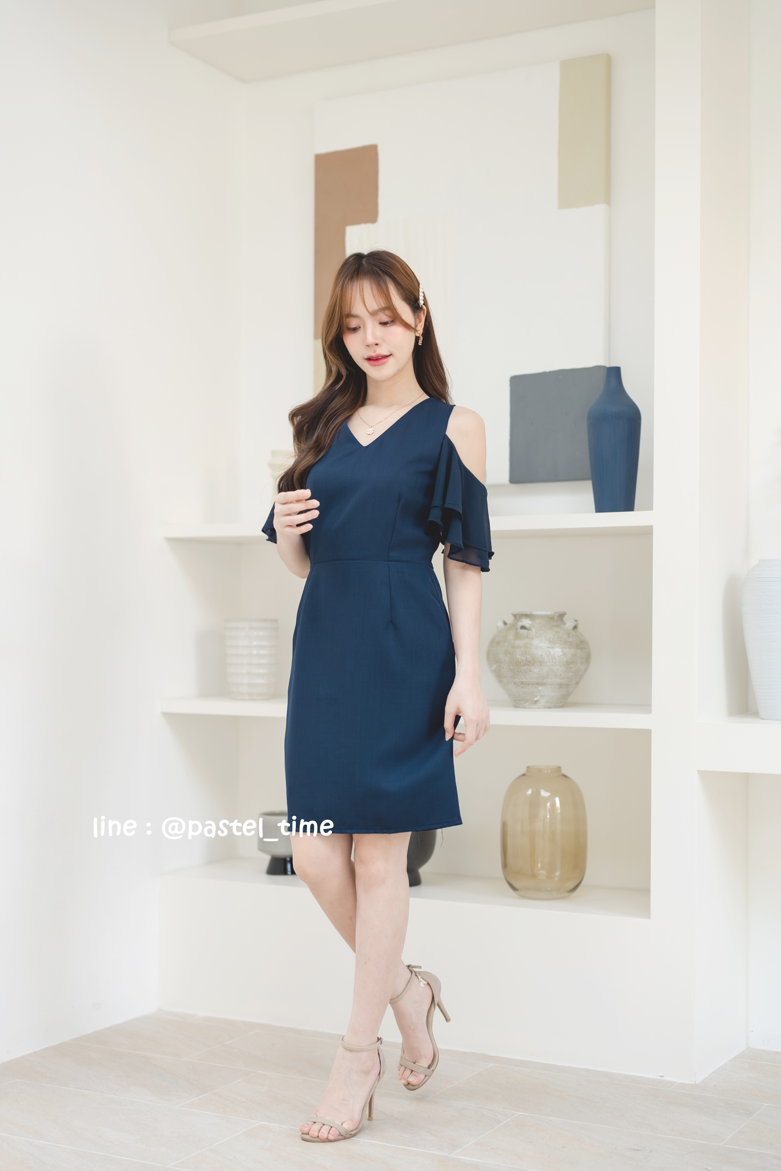 Vela off-shoulder dress : สีกรม