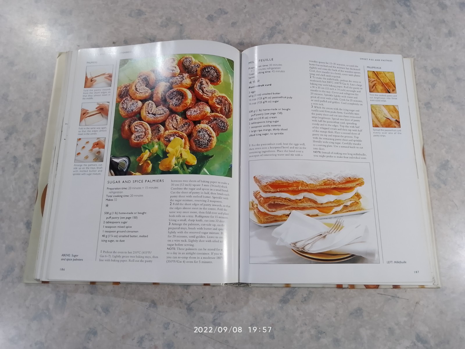 THE ESSENTIAL BAKING COOKBOOK